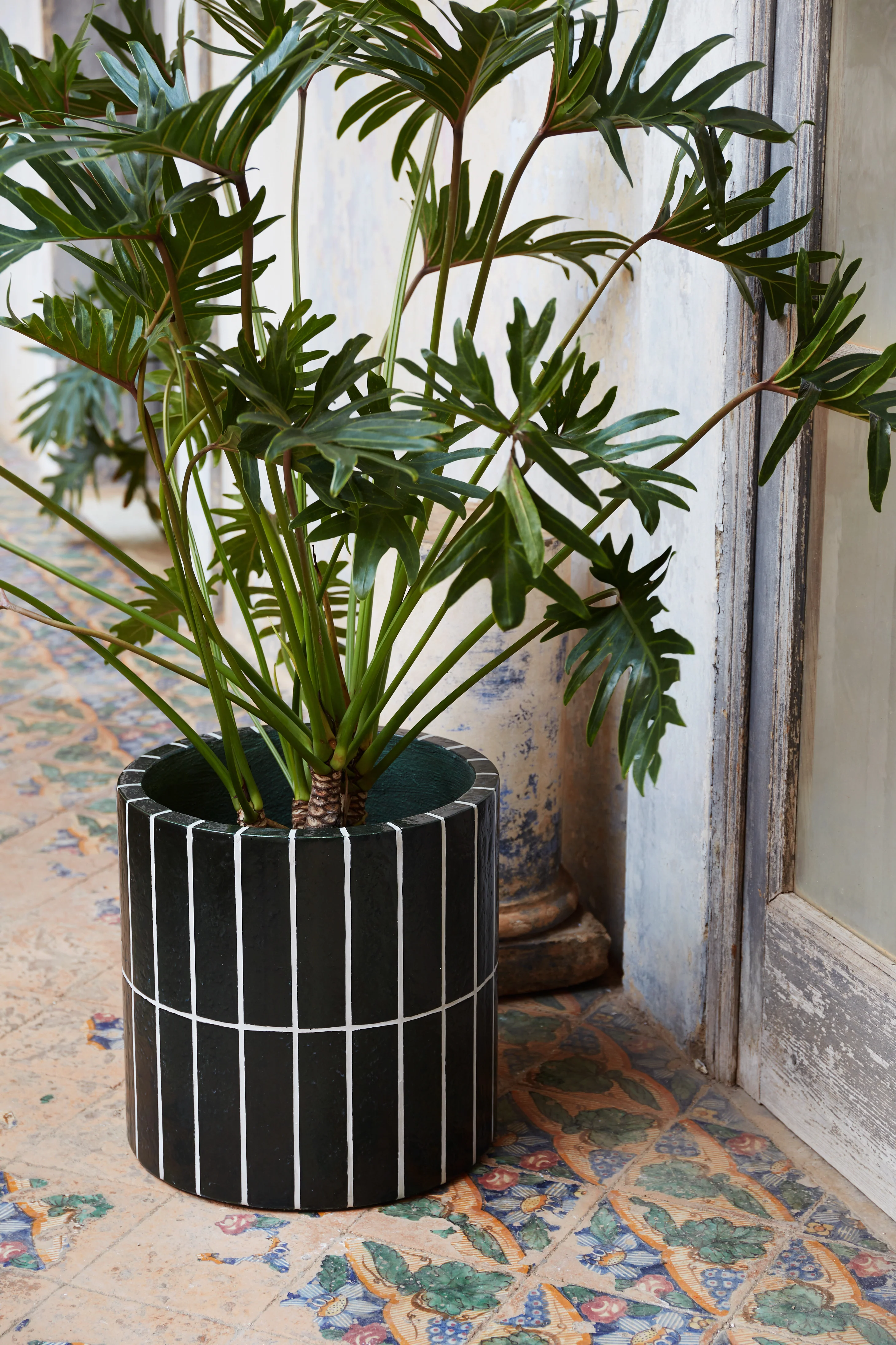 Donica PILLAR PLANT POT ciemnozielony beton z białym - Image 3