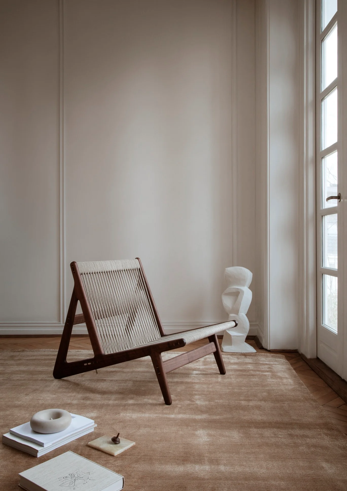 Fotel MR01 drewno orzechowe i len - Image 2