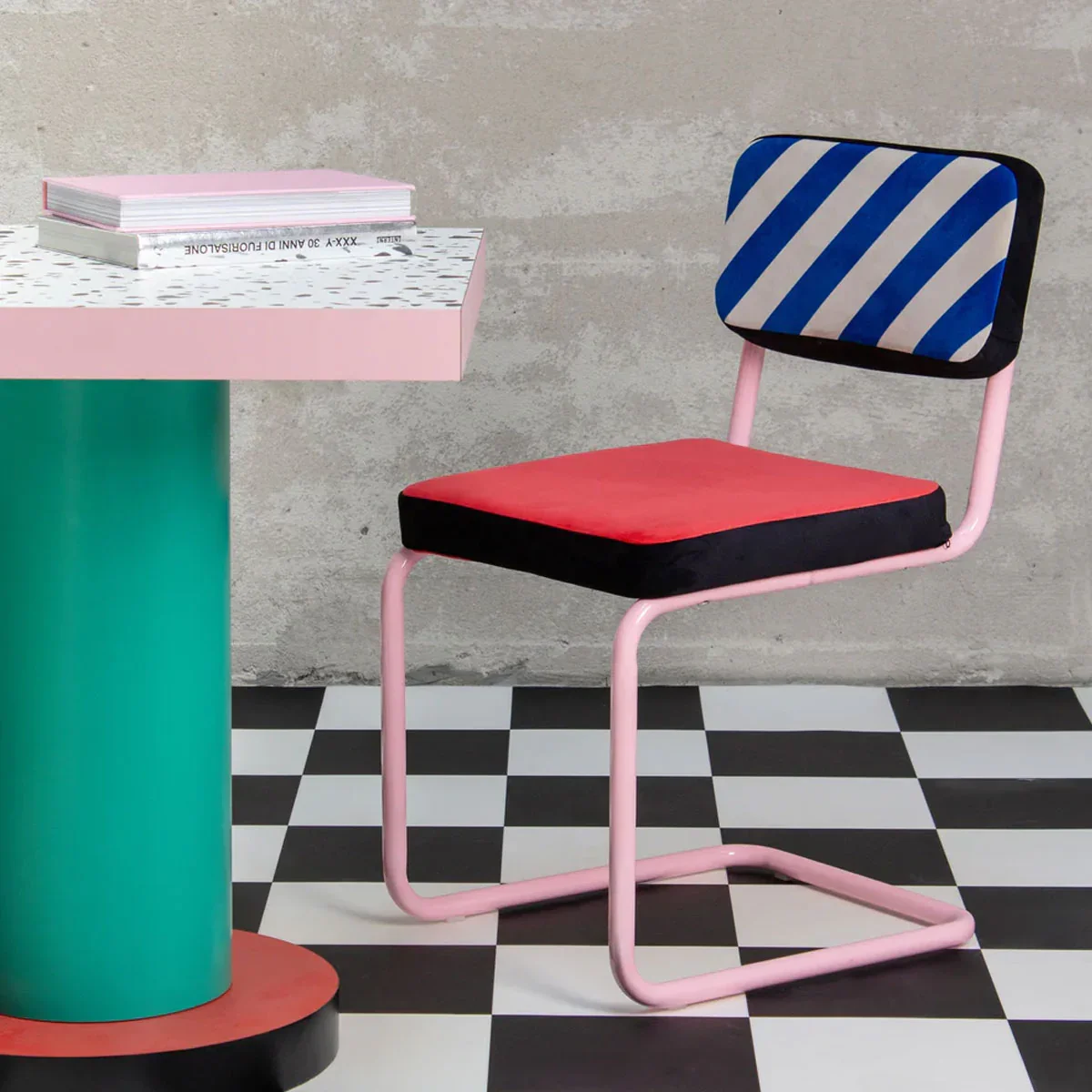 Krzesło barowe SUPERSTOOL BLUE STRIPES czerwony z różową podstawą - Image 2