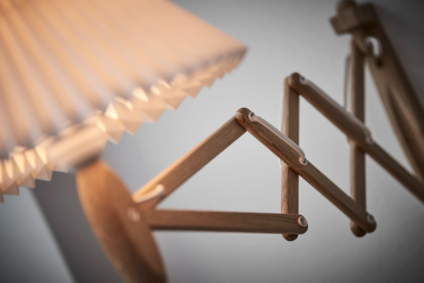 Lampa ścienna MODEL 224 6/17 SAX biały z jasną dębową podstawą - Image 7