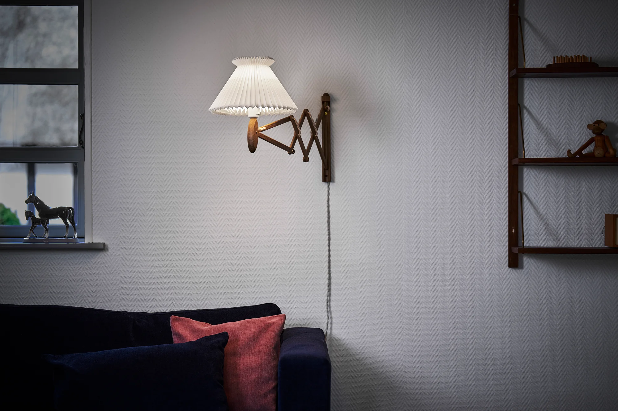 Lampa ścienna MODEL 224 6/21 SAX ANNIVERSARY biały z dębową podstawą - Image 4