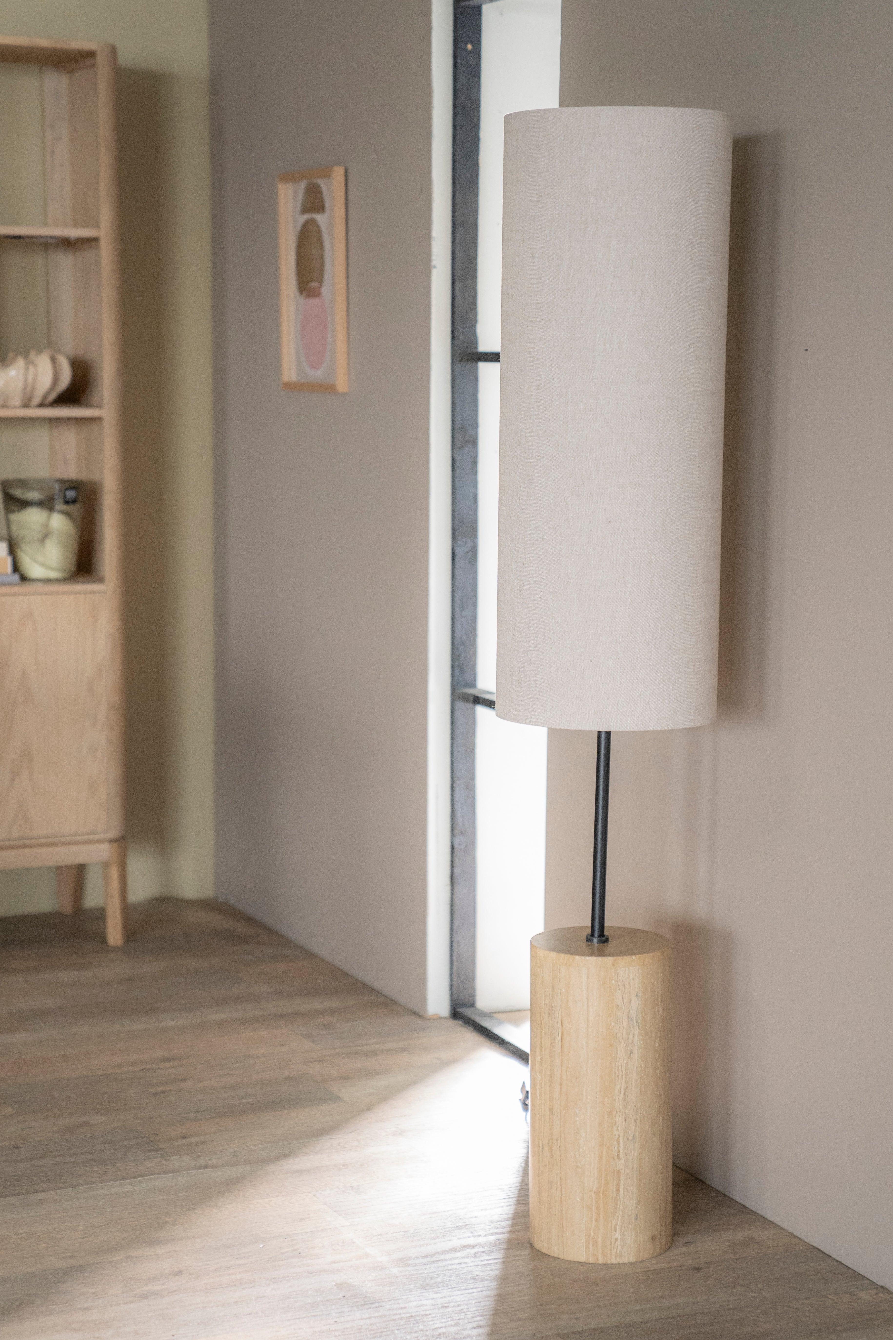 Lampa podłogowa AMARA trawertyn z beżowym kloszem - Image 4