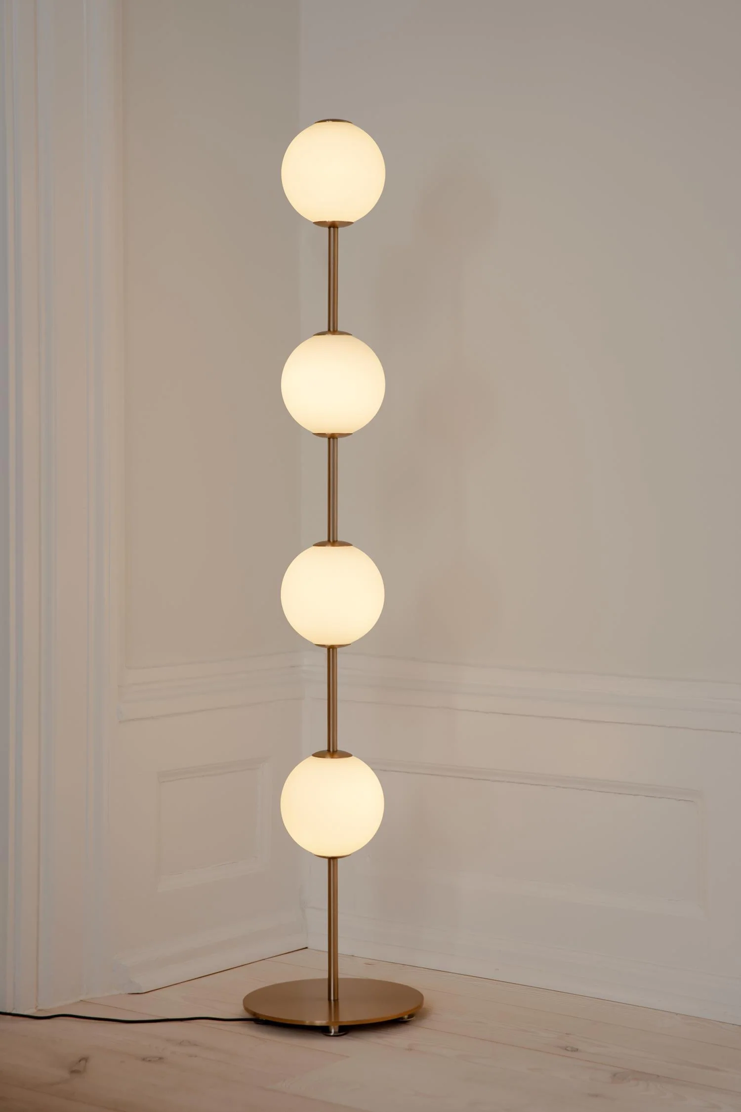 Lampa podłogowa AUDREY biały ze złotą wstawką - Image 3