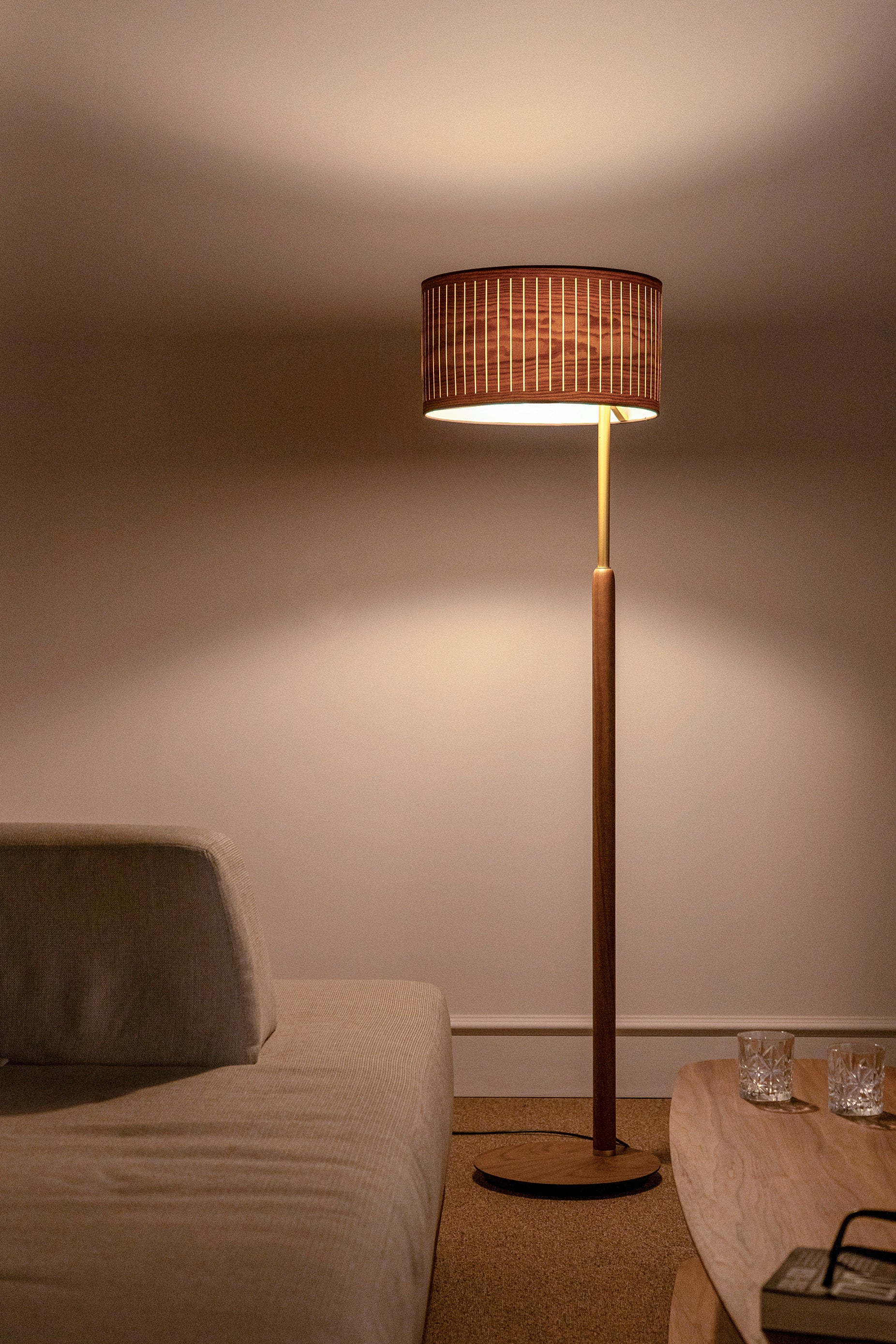 Lampa podłogowa AUTUMN drewno orzechowe - Image 5