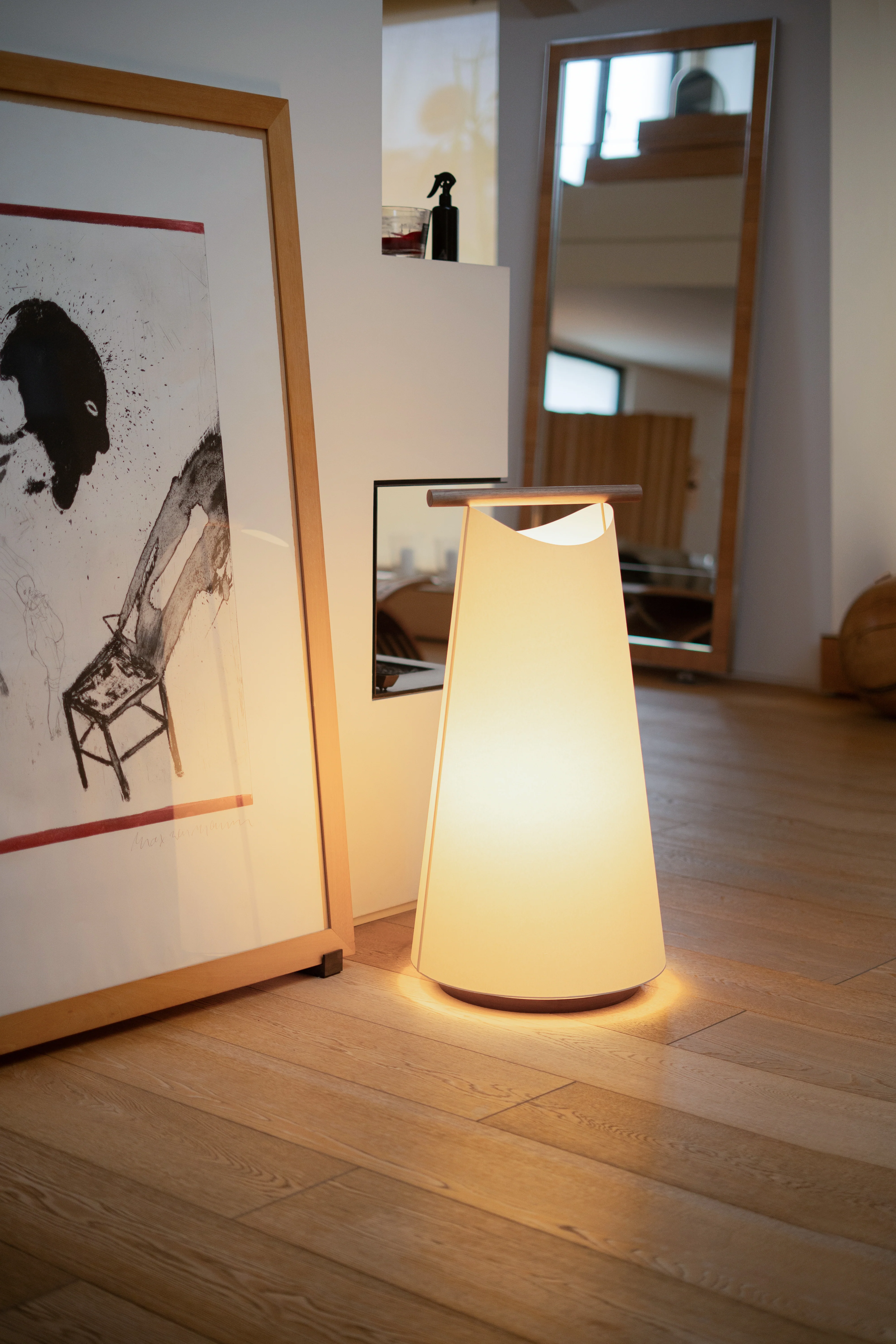 Lampa podłogowa CATAY biały z czarnym drewnem jesionowym - Image 5
