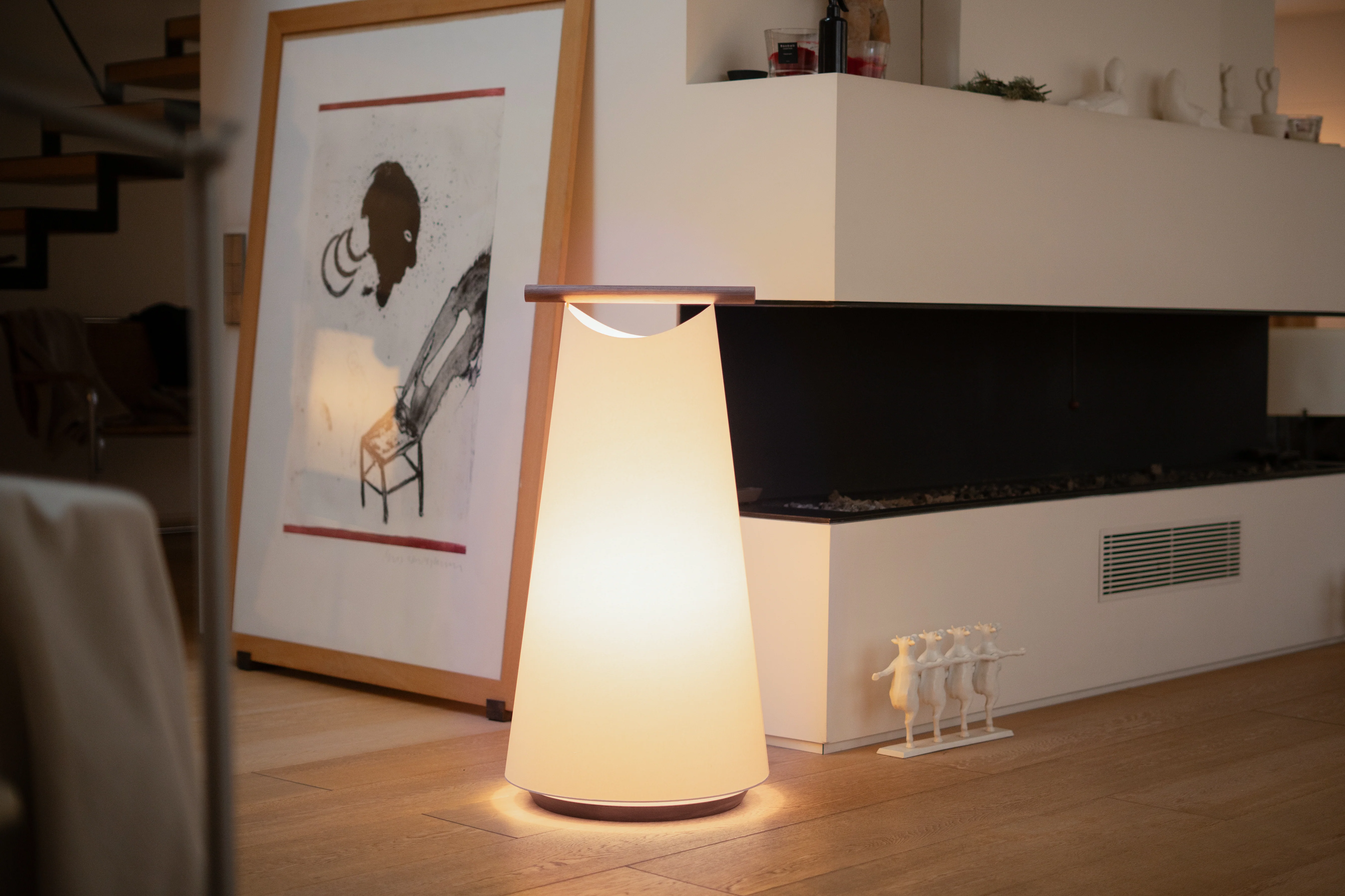 Lampa podłogowa CATAY biały z czarnym drewnem jesionowym - Image 6