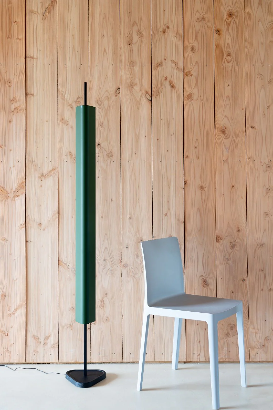 Lampa podłogowa EMI ciemnoczerwony z czarną podstawą - Image 2