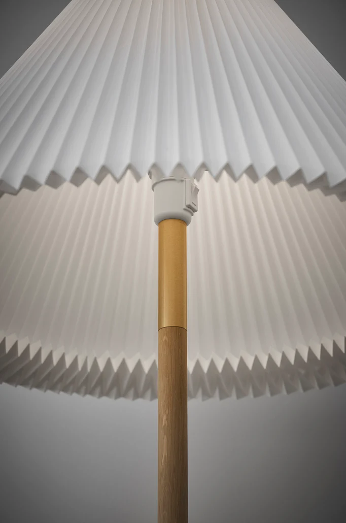 Lampa podłogowa MODEL 328 LK 80 biały z ciemną dębową podstawą - Image 6