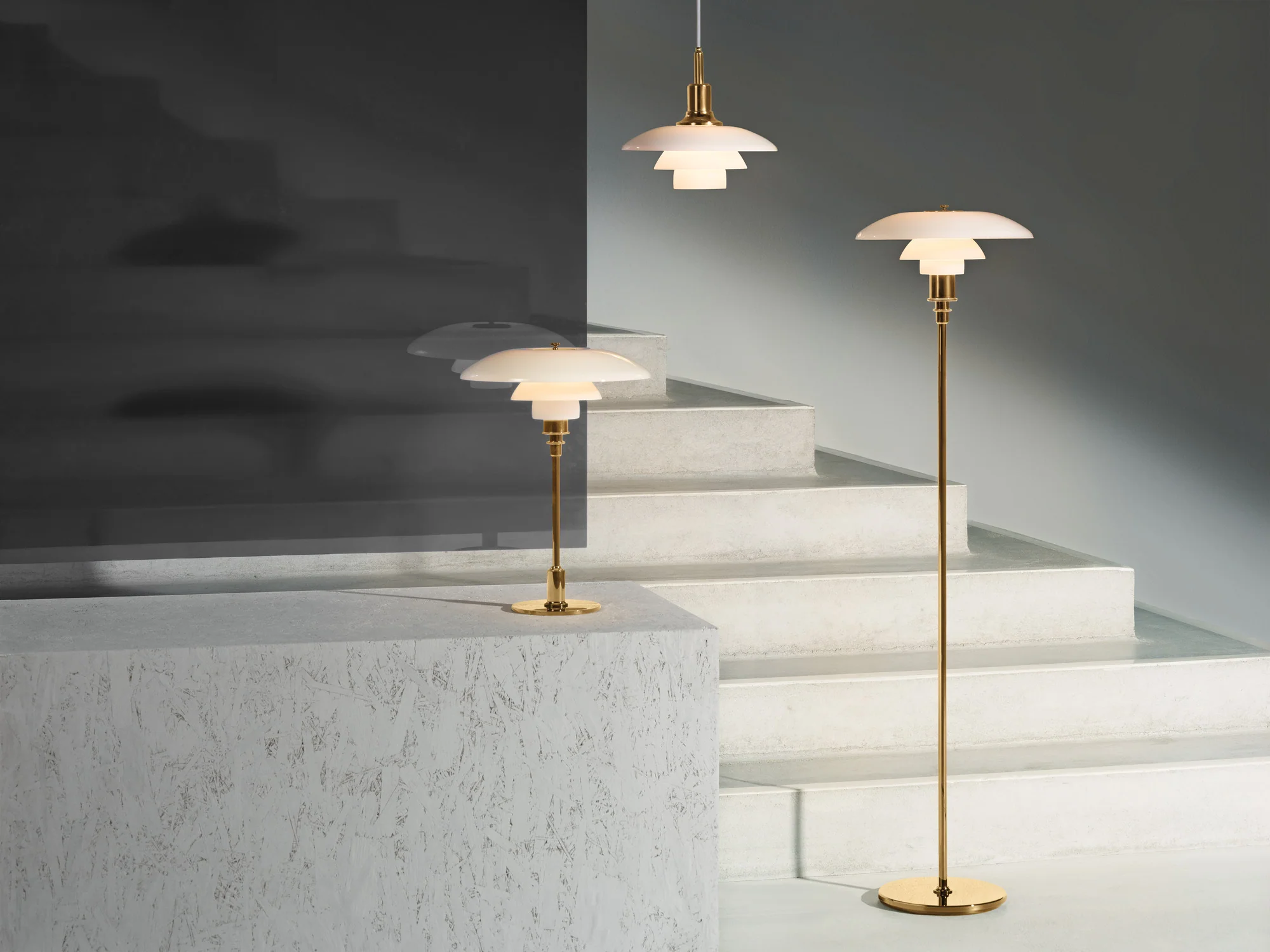 Lampa podłogowa PH 3½-2½ biały z mosiężną podstawą - Image 2