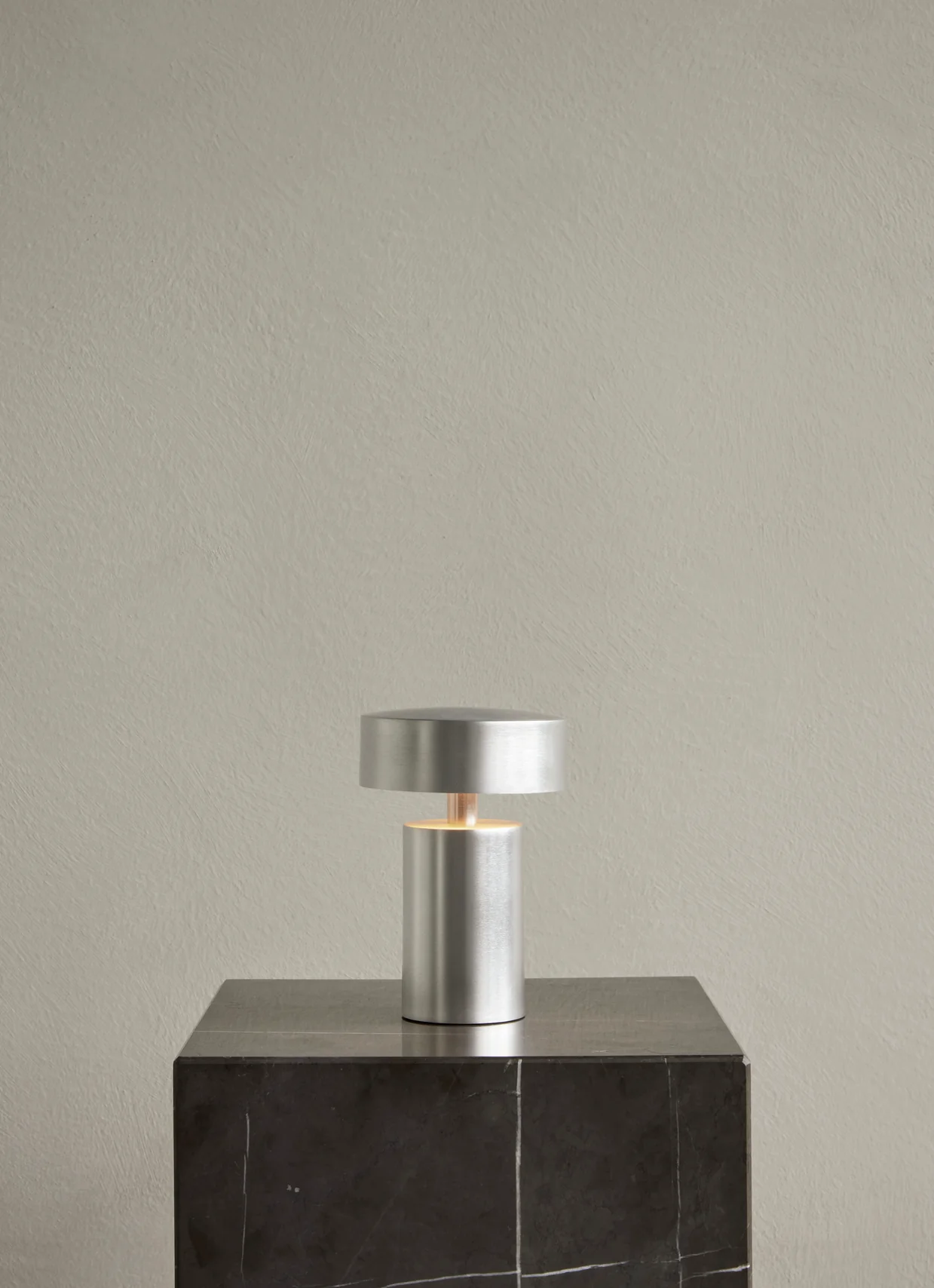 Lampa przenośna COLUMN polerowane aluminium - Image 7