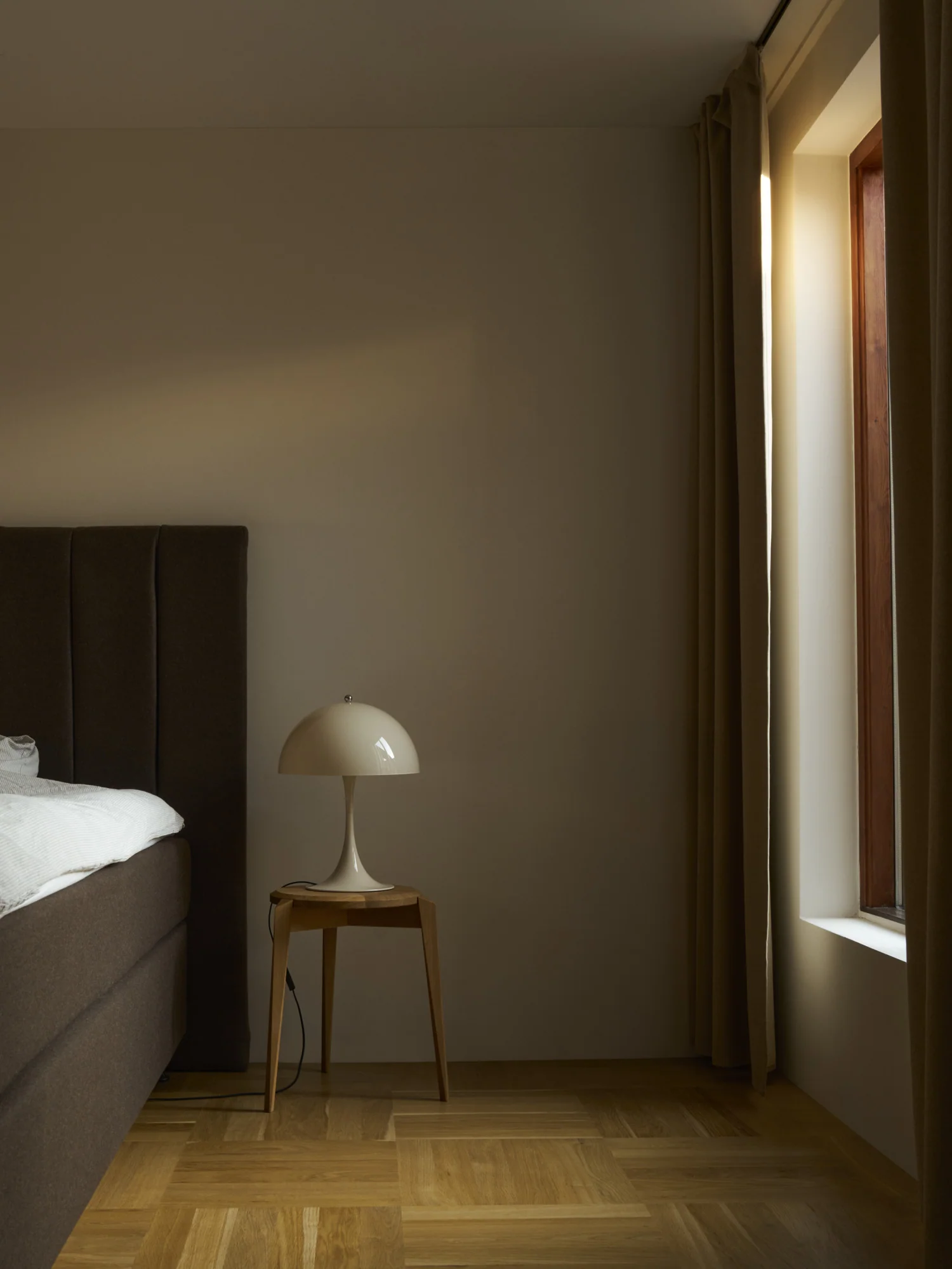 Lampa przenośna PANTHELLA 250 beżowy opal - Image 12