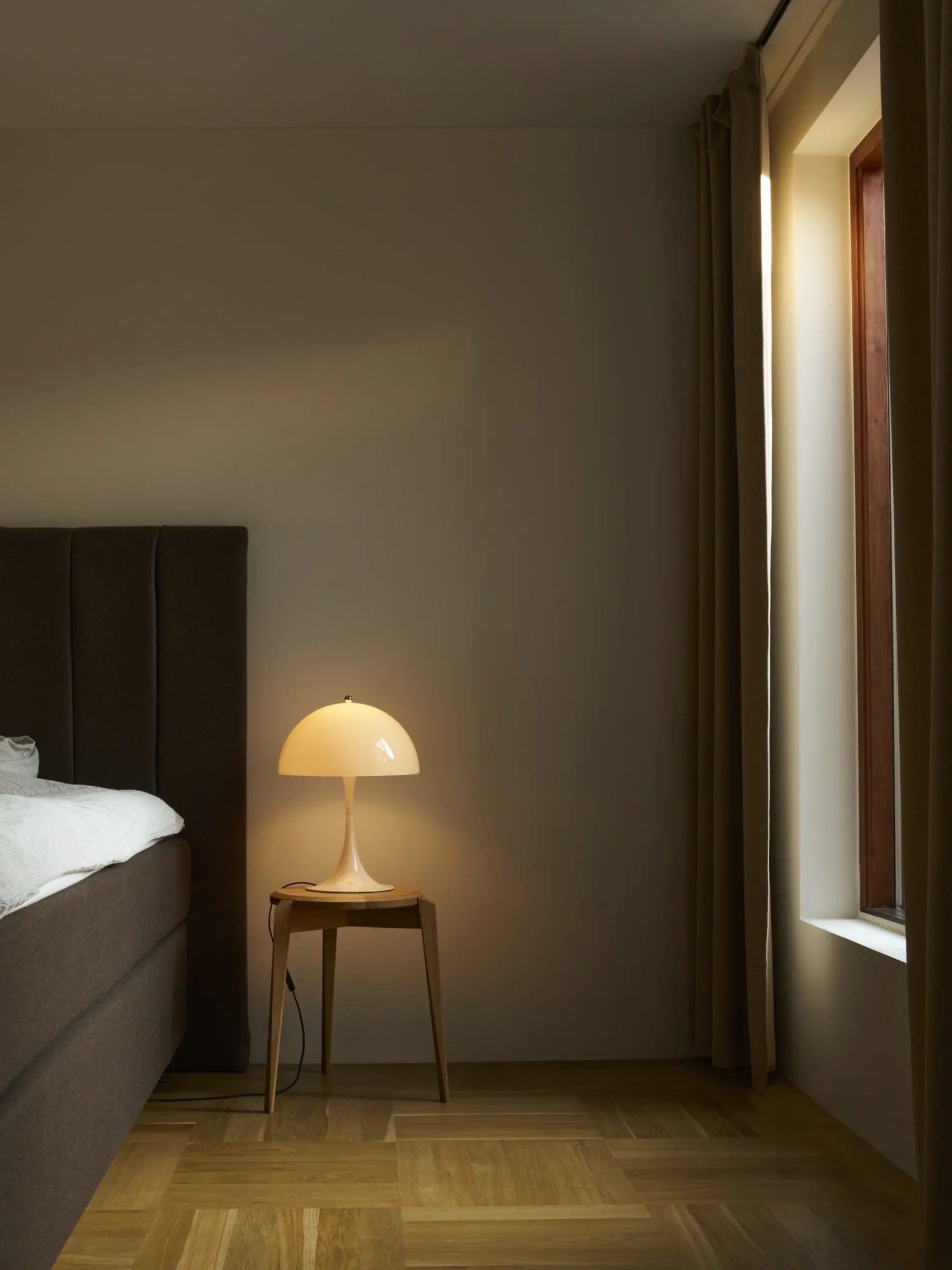 Lampa przenośna PANTHELLA 250 beżowy opal - Image 13