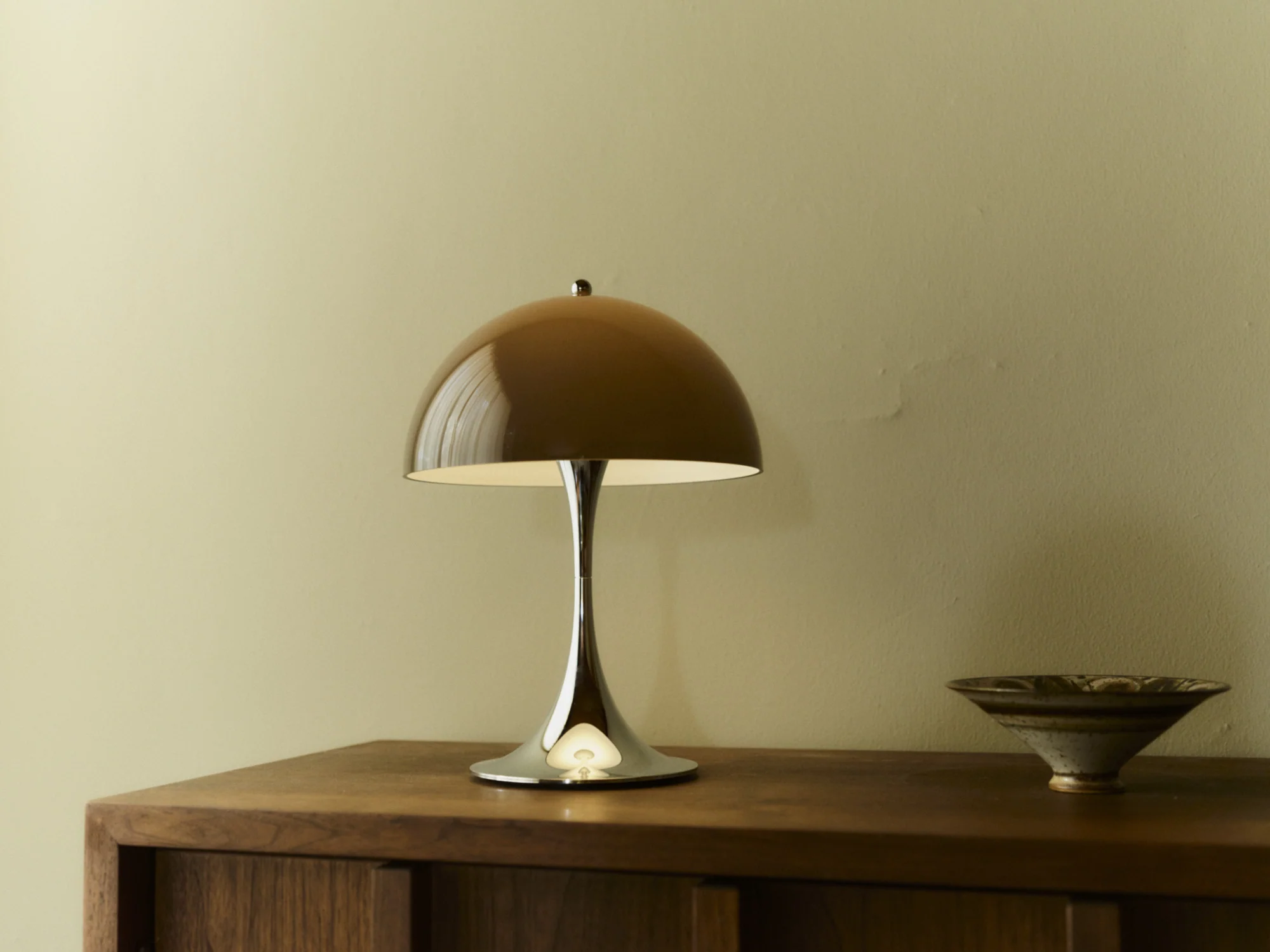 Lampa przenośna PANTHELLA 250 brązowy z chromowaną podstawą - Image 6