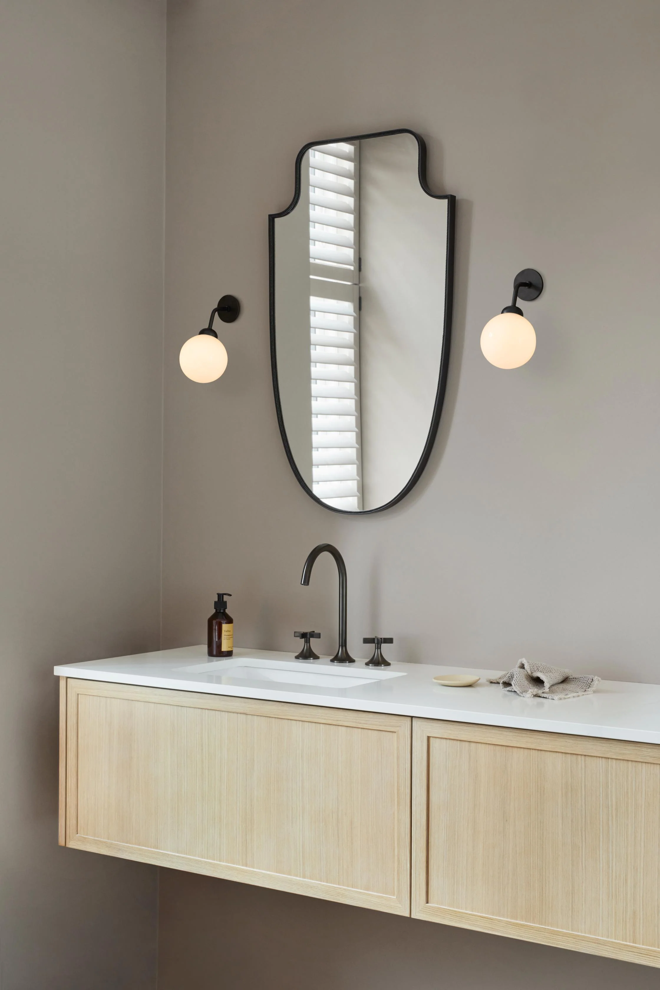 Lampa ścienna APIALES czarny z opalowym szkłem - Image 9