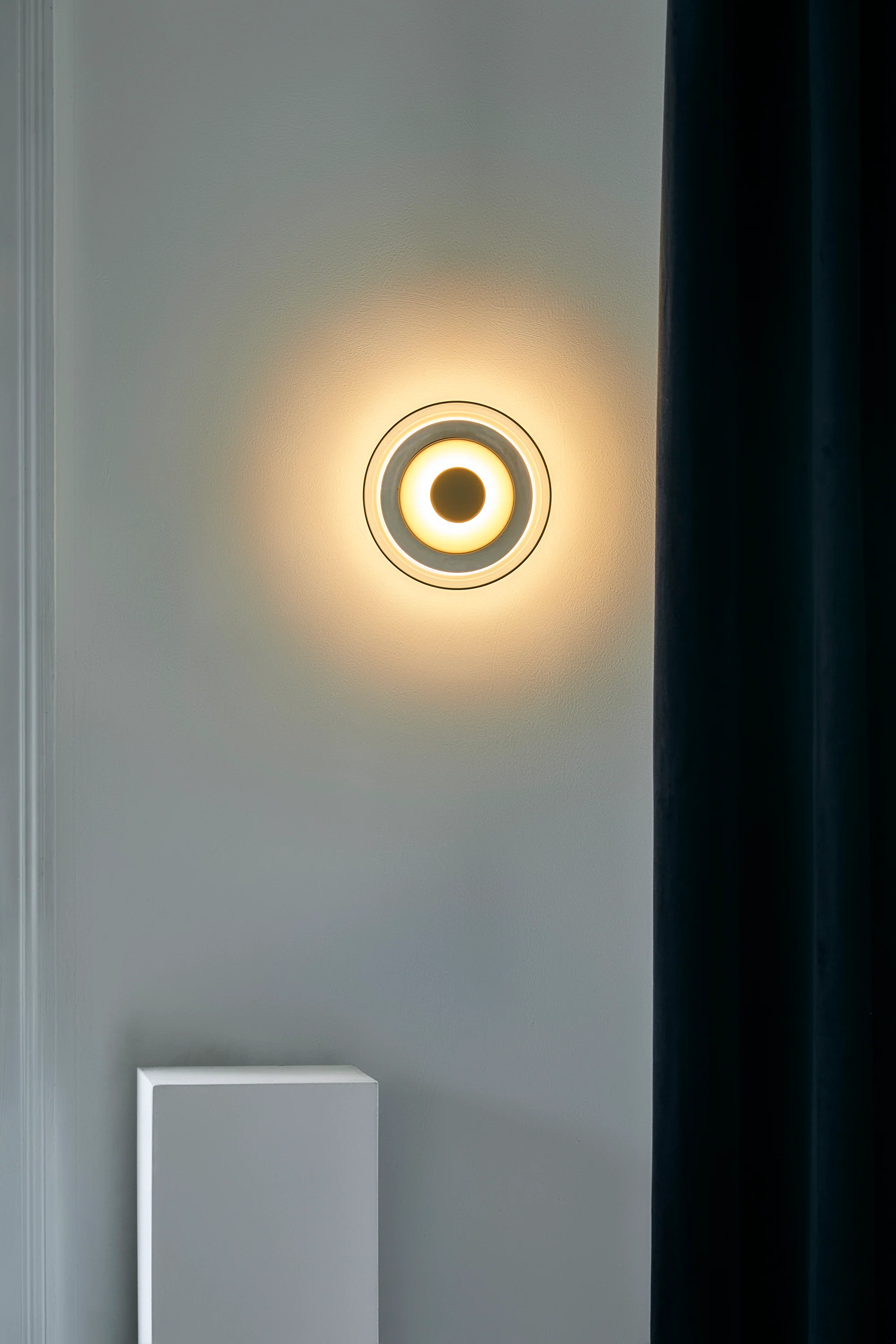 Lampa ścienna BLOSSI złoty z opalowym szkłem - Image 9