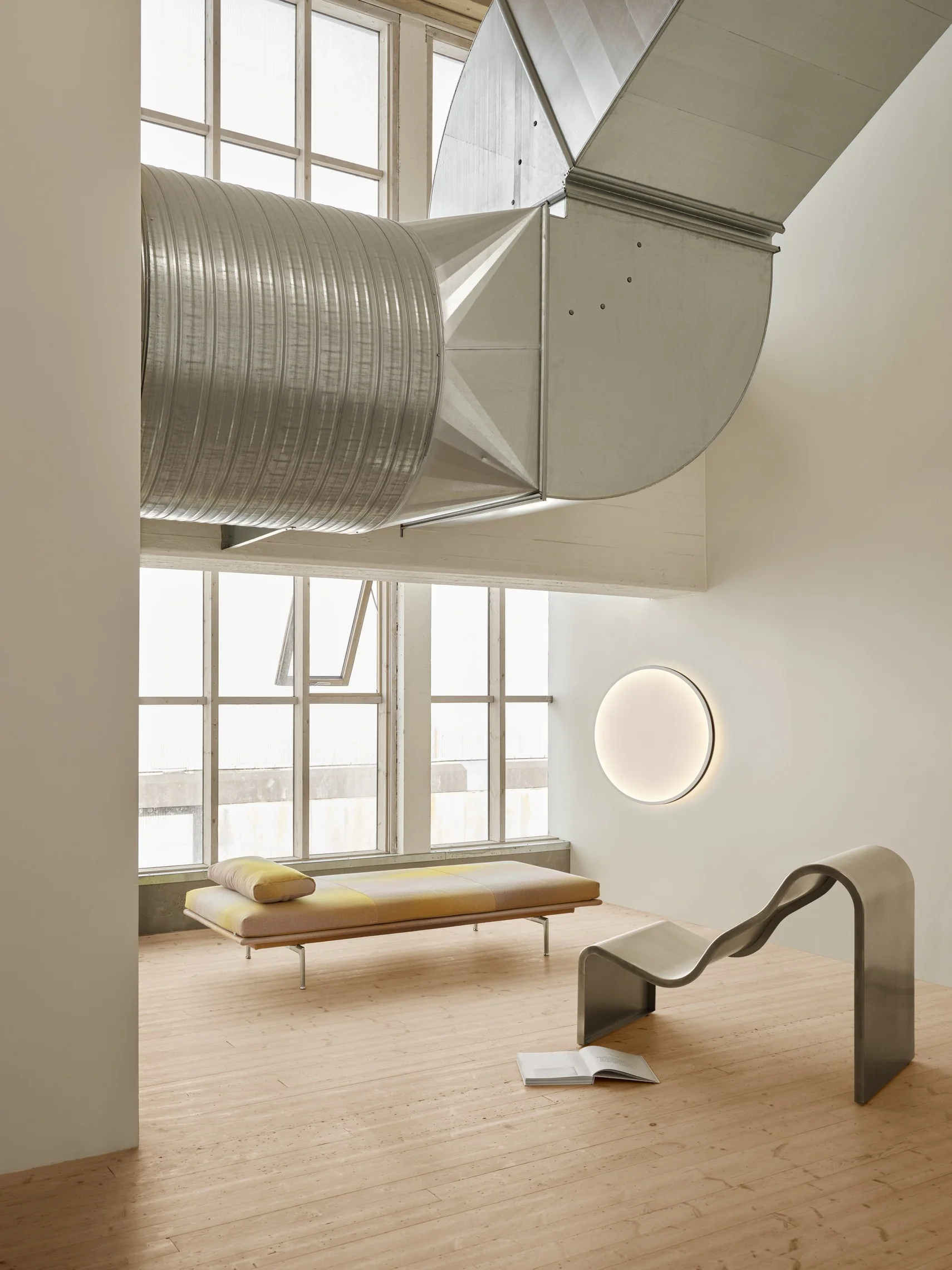 Lampa ścienna CALM biały z czarną obwódką - Image 6
