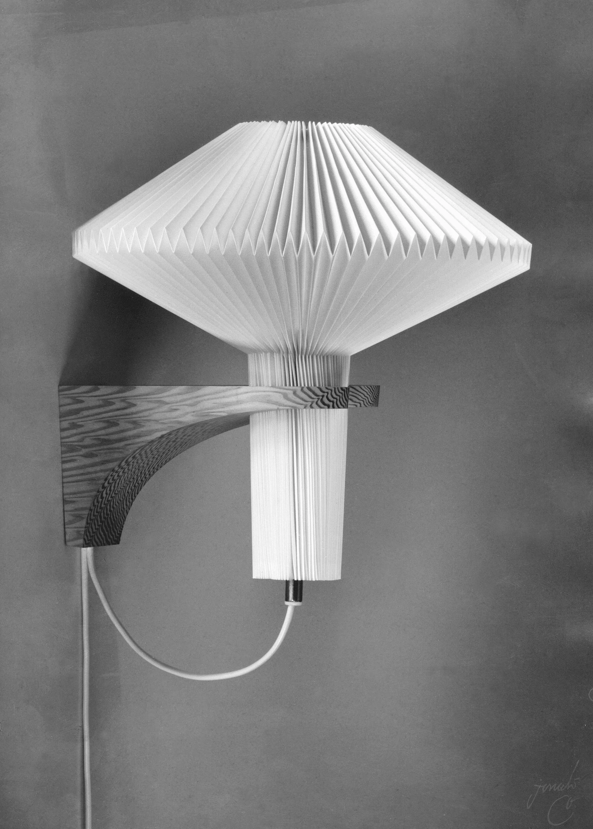 Lampa ścienna MODEL 204 MUSHROOM biały z ciemną dębową podstawą - Image 5
