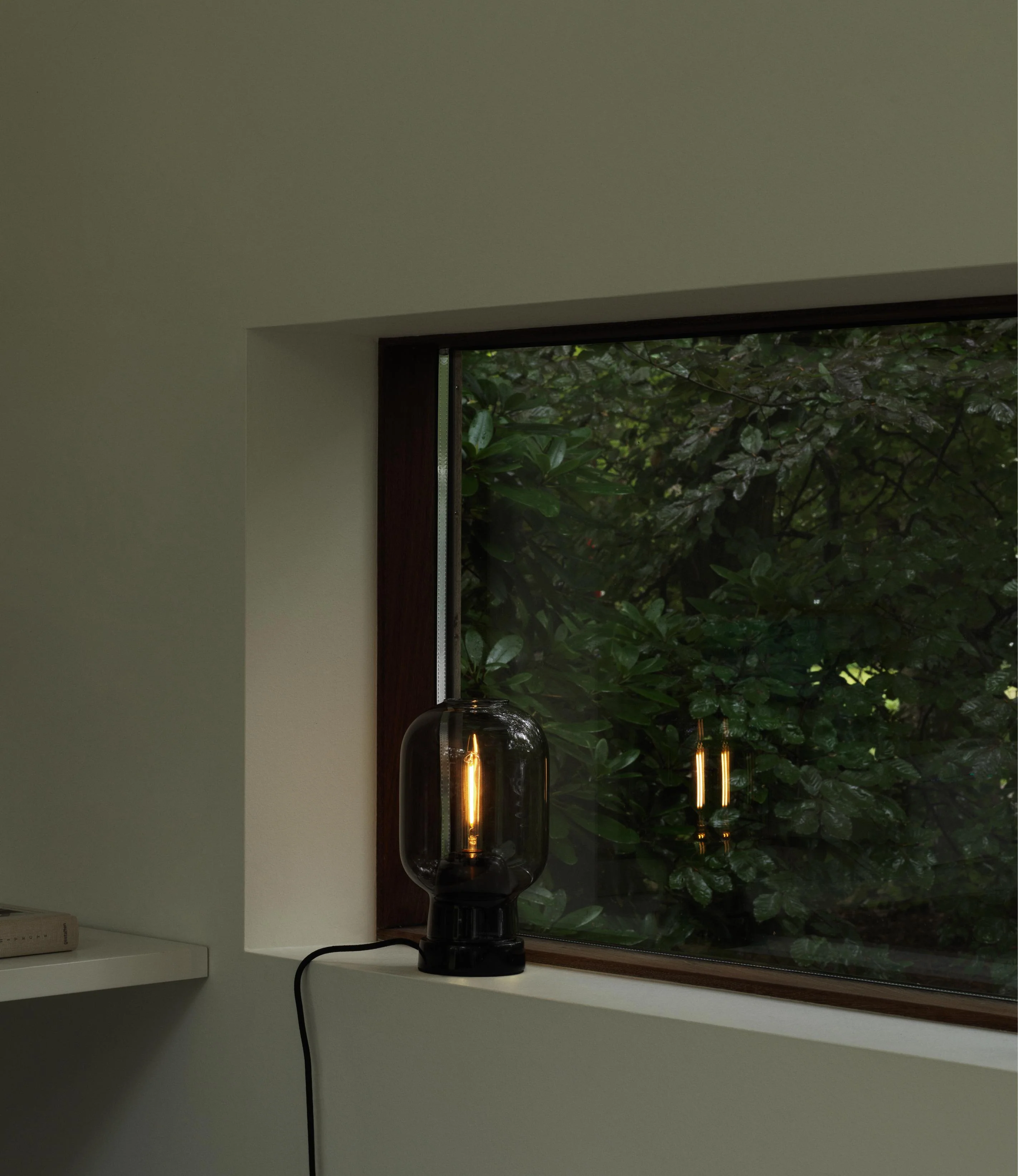 Lampa stołowa AMP szkło dymione z czarnym marmurem - Image 8