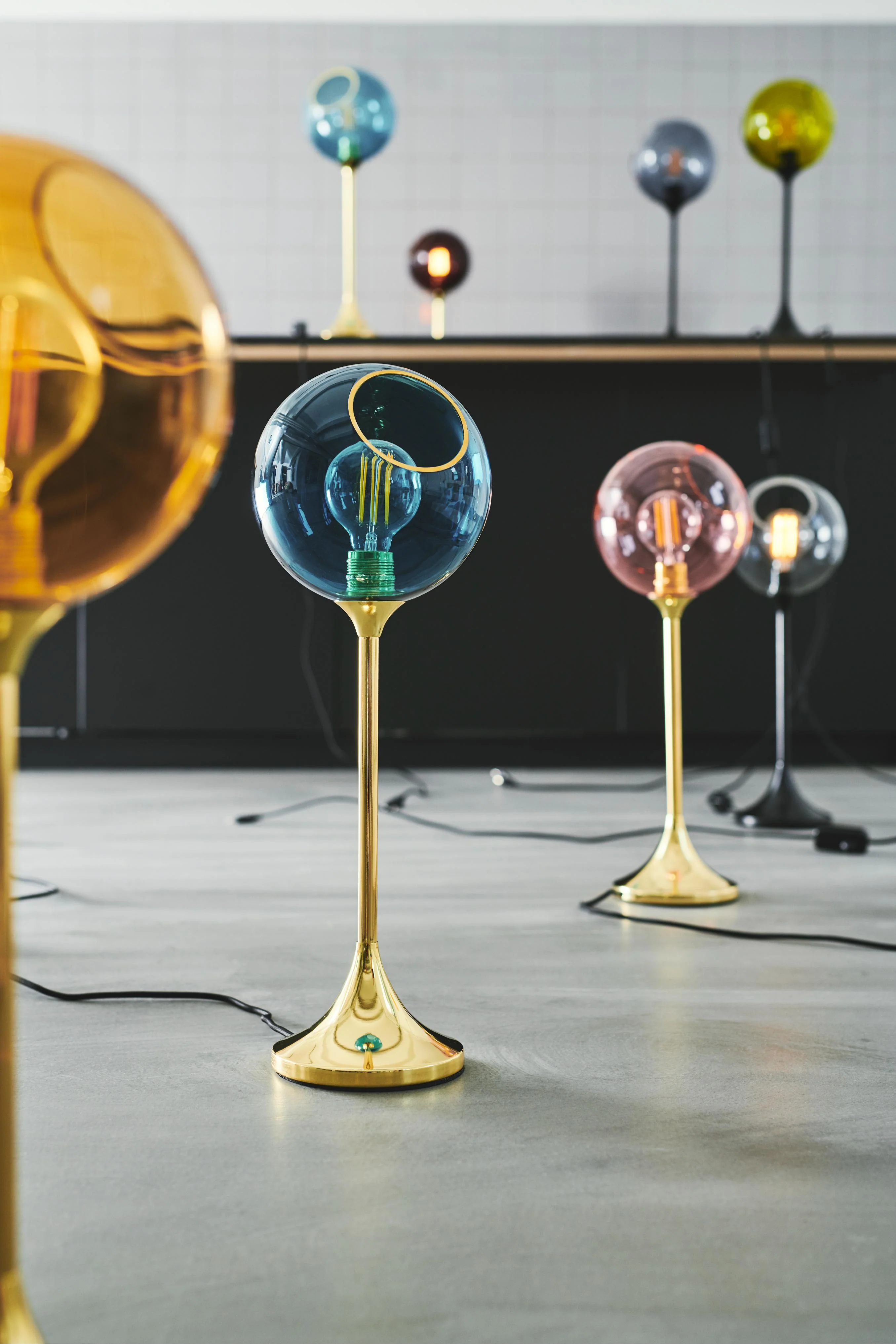 Lampa stołowa BALLROOM błękitny ze złotą podstawą - Image 2