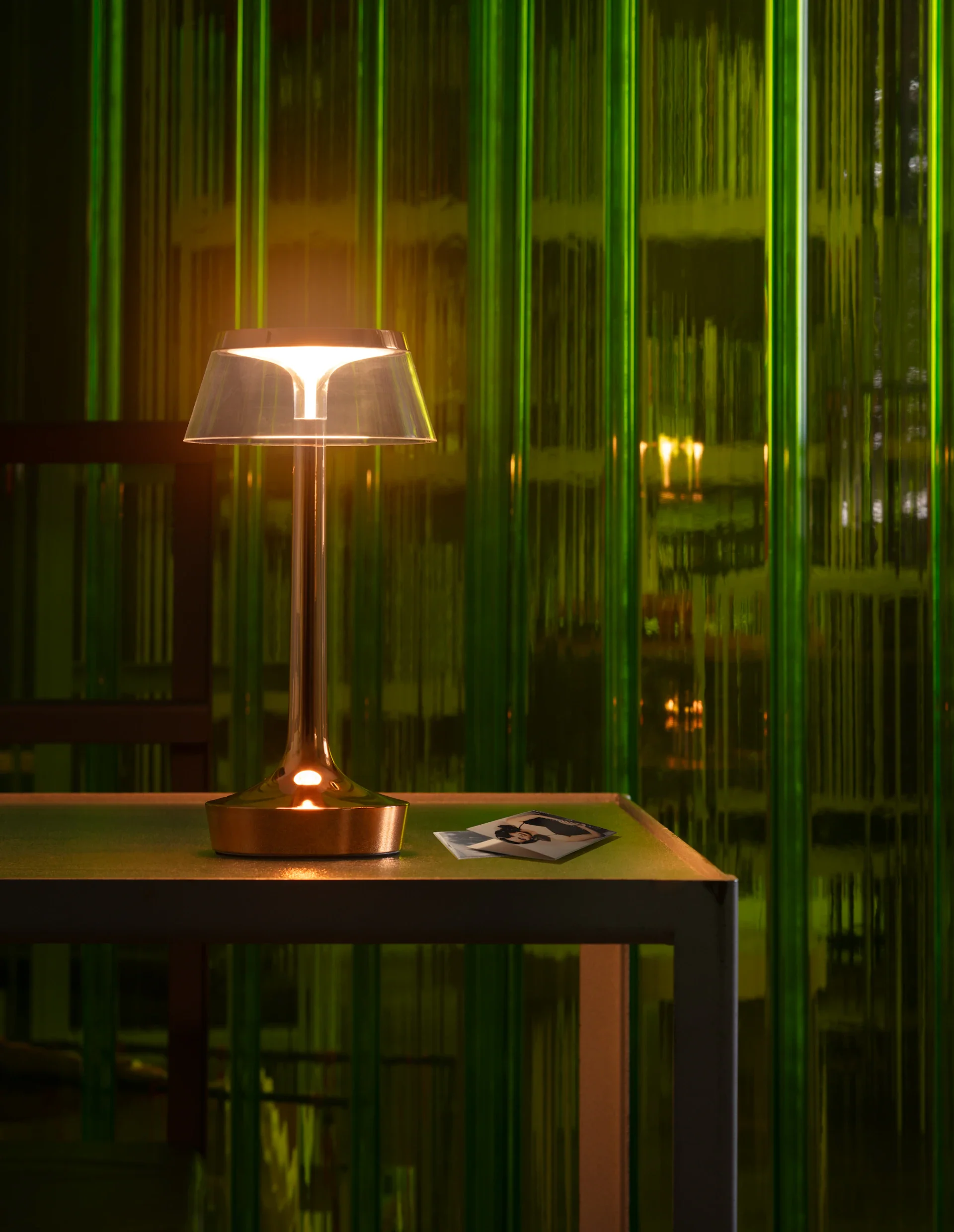 Lampa przenośna BON JOUR UNPLUGGED miedziany z transparentnym abażurem - Image 2
