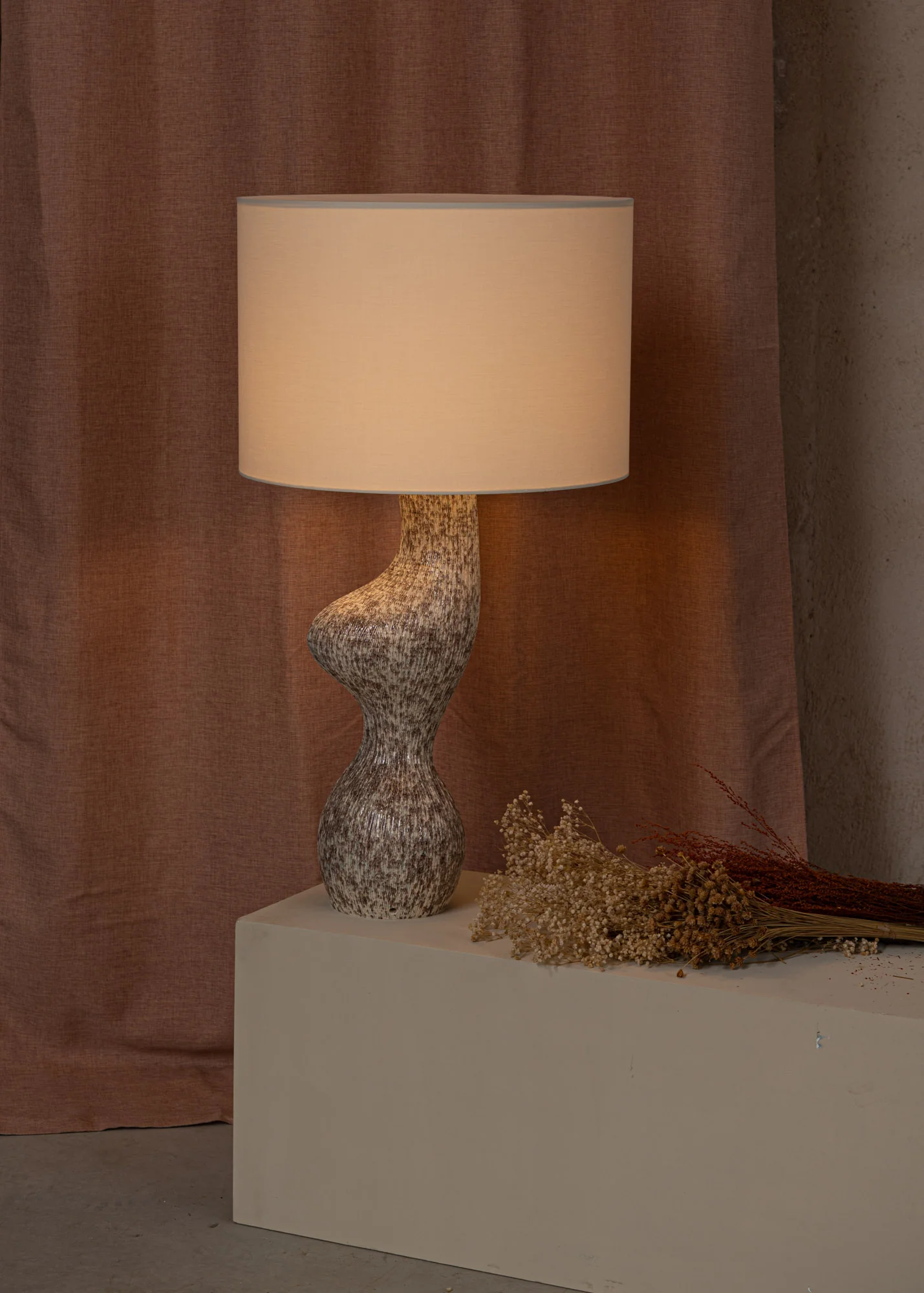 Lampa stołowa VENUSO beżowy z ceramiką - Image 2