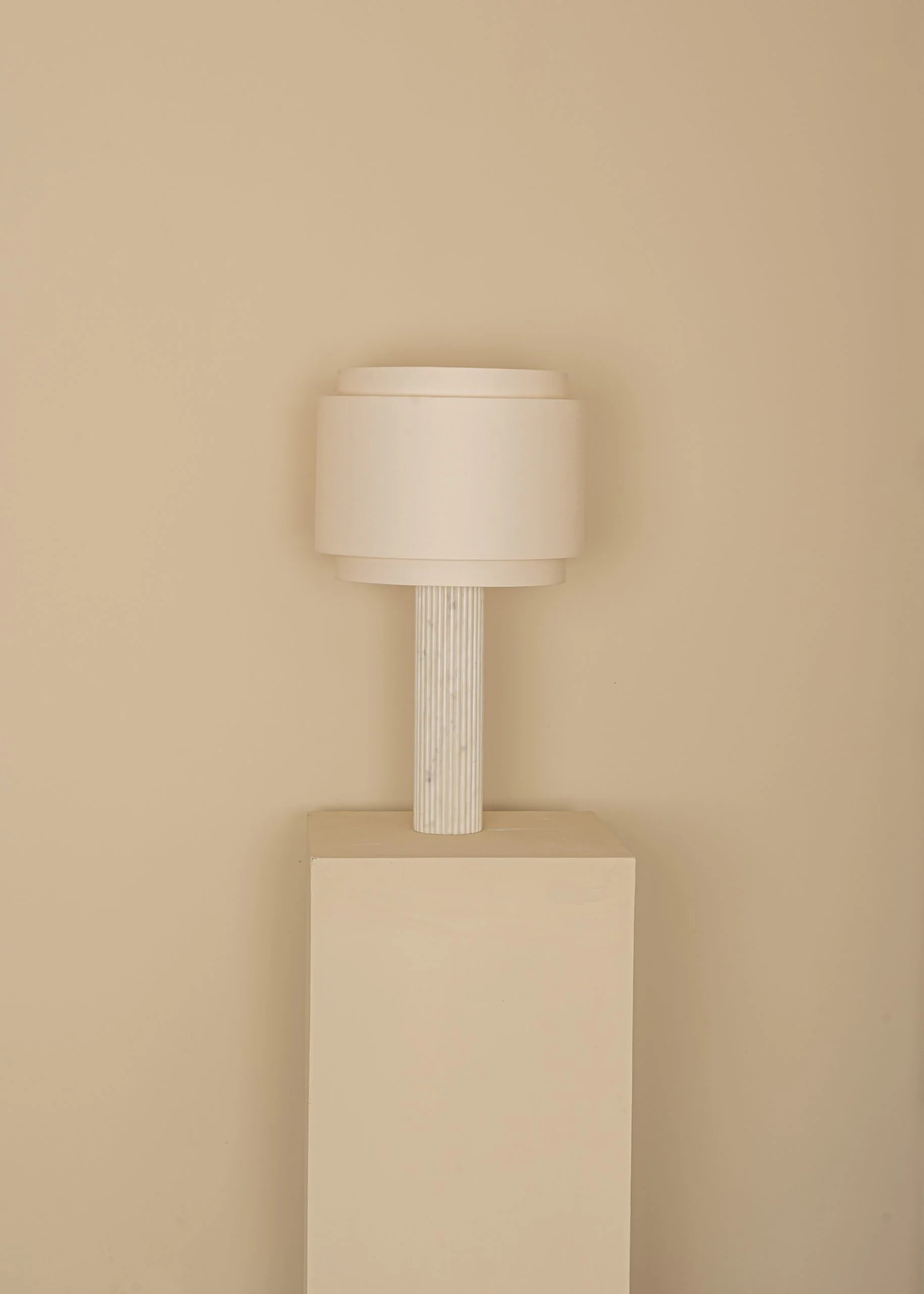 Lampa stołowa FLUTA DOUBLE biały marmur - Image 2