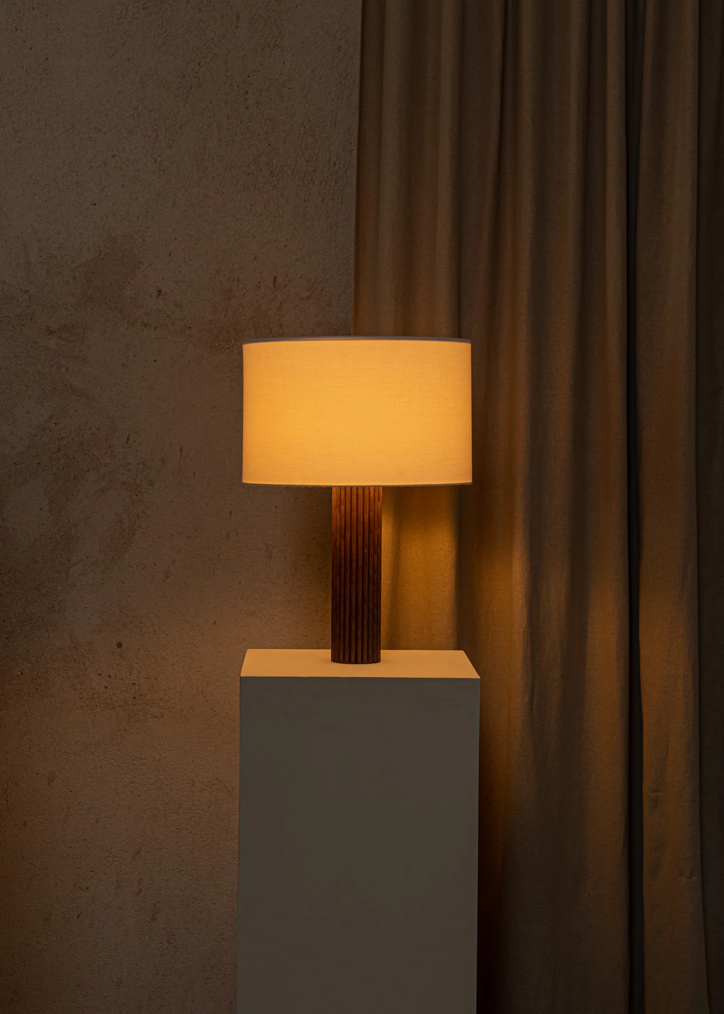 Lampa stołowa FLUTA drewno orzechowe - Image 4