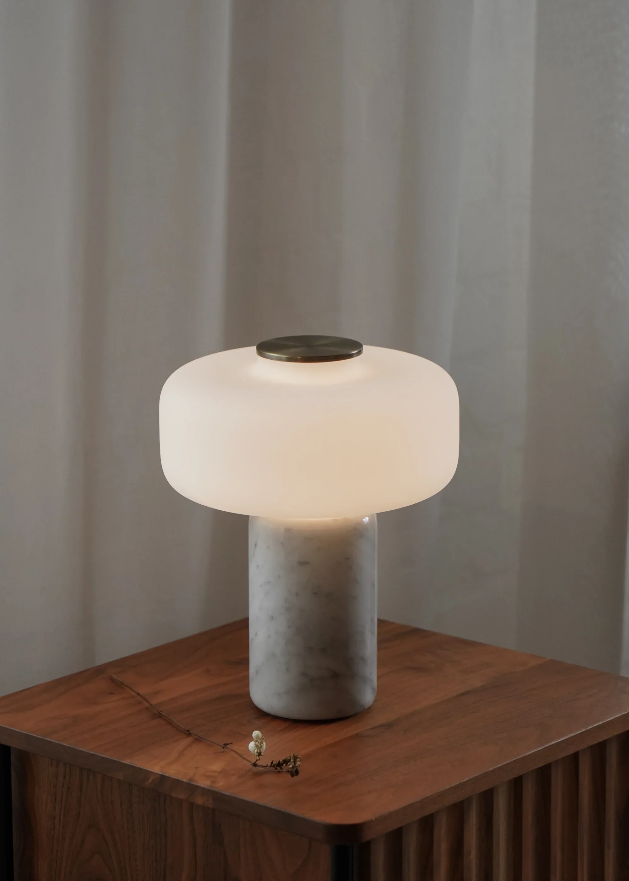Lampa stołowa FONTE biały marmur - Image 2