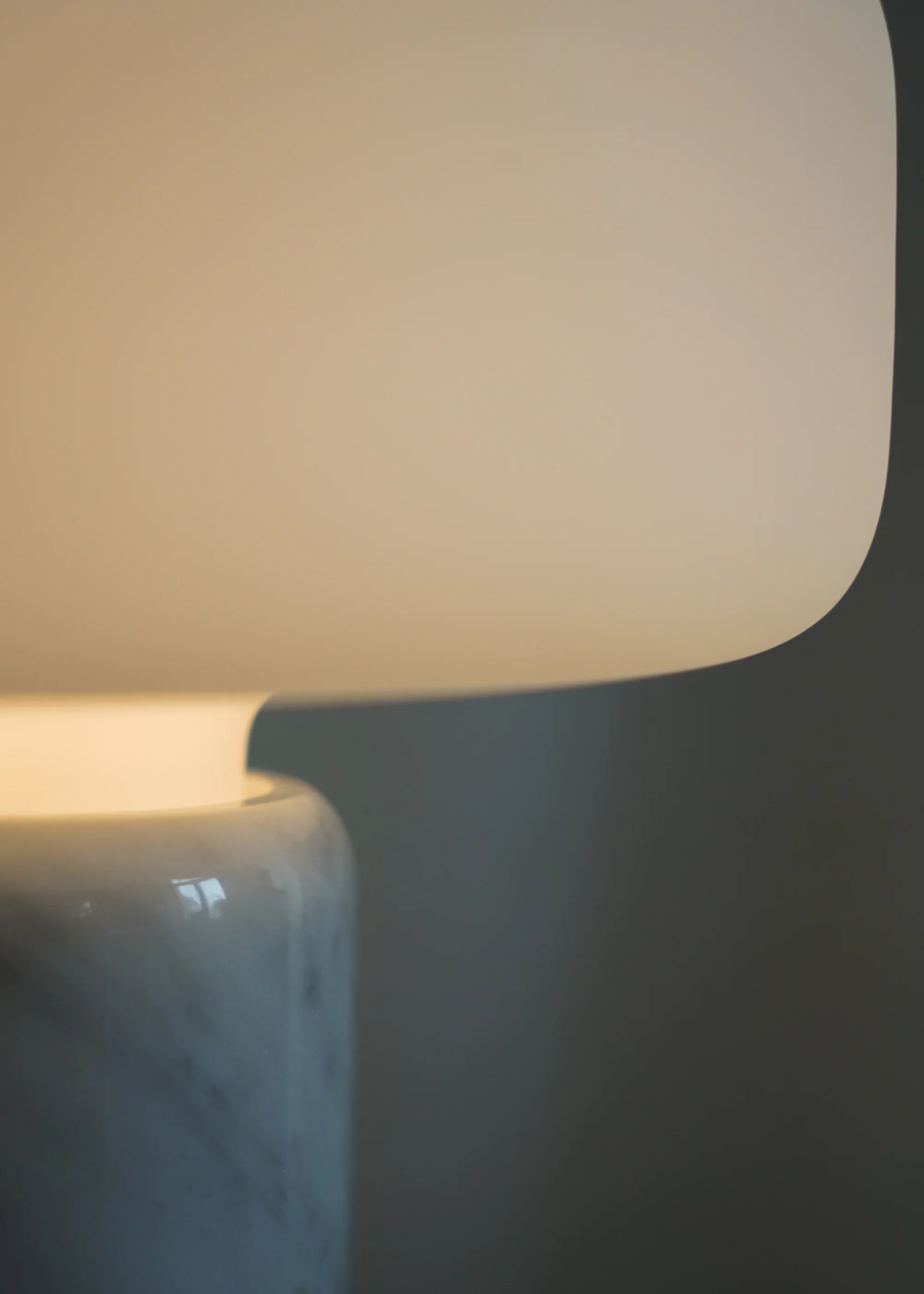 Lampa stołowa FONTE biały marmur - Image 4