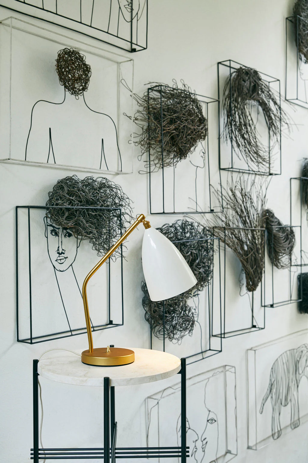 Lampa stołowa GRÄSHOPPA szary klosz ze złotą podstawą - Image 2