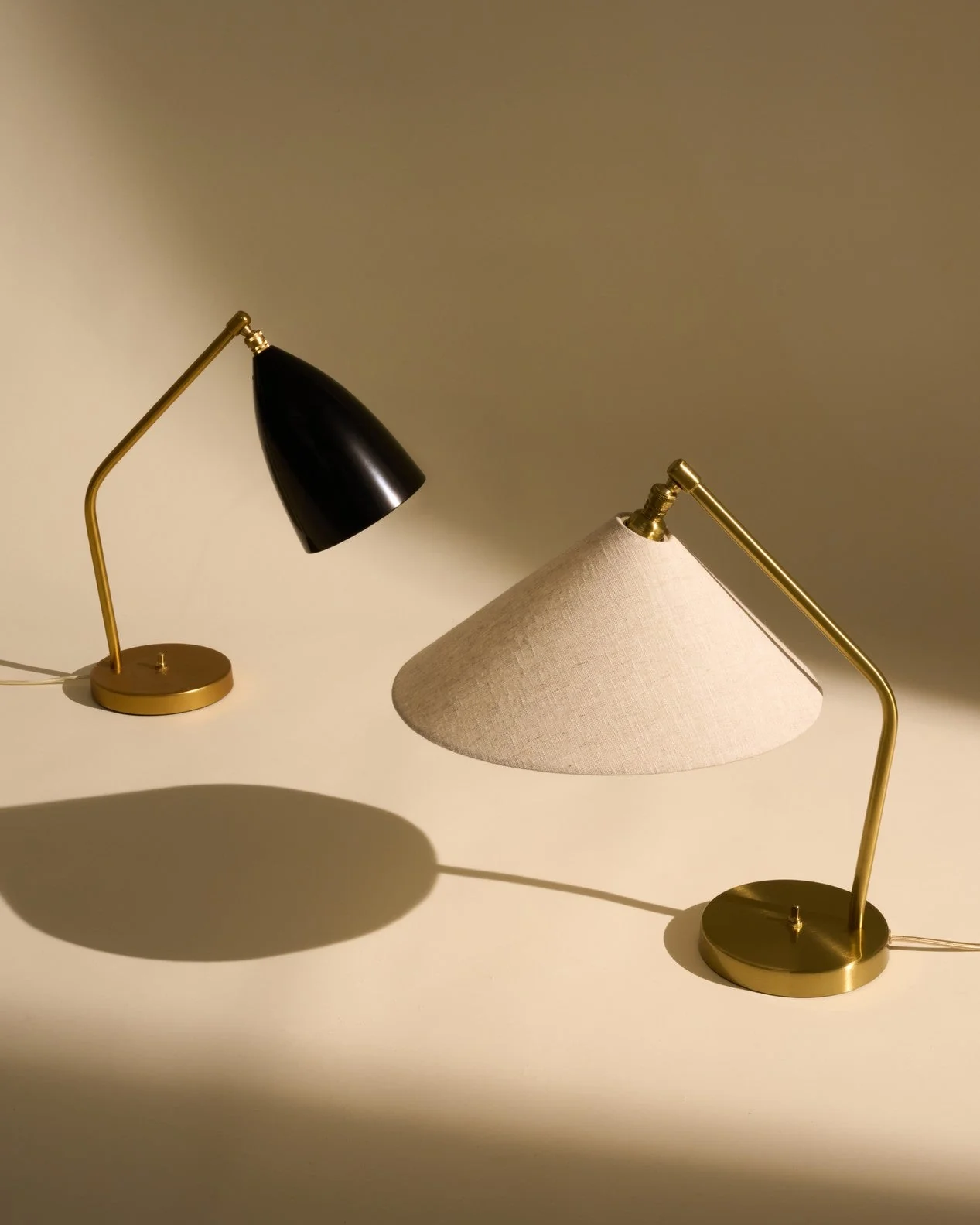 Lampa stołowa GRÄSHOPPA czarny klosz ze złotą podstawą - Image 2