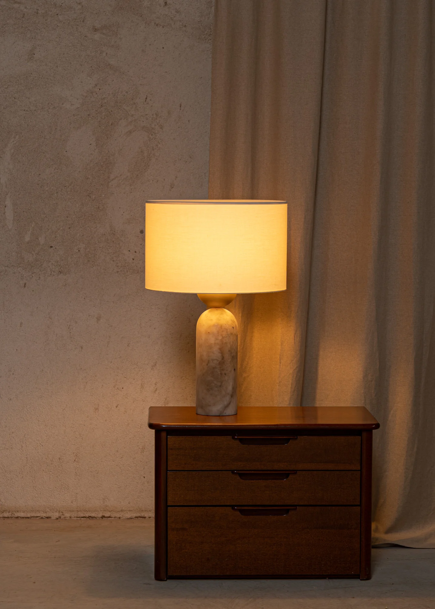 Lampa stołowa PEONA ciemny beżowy alabaster - Image 3