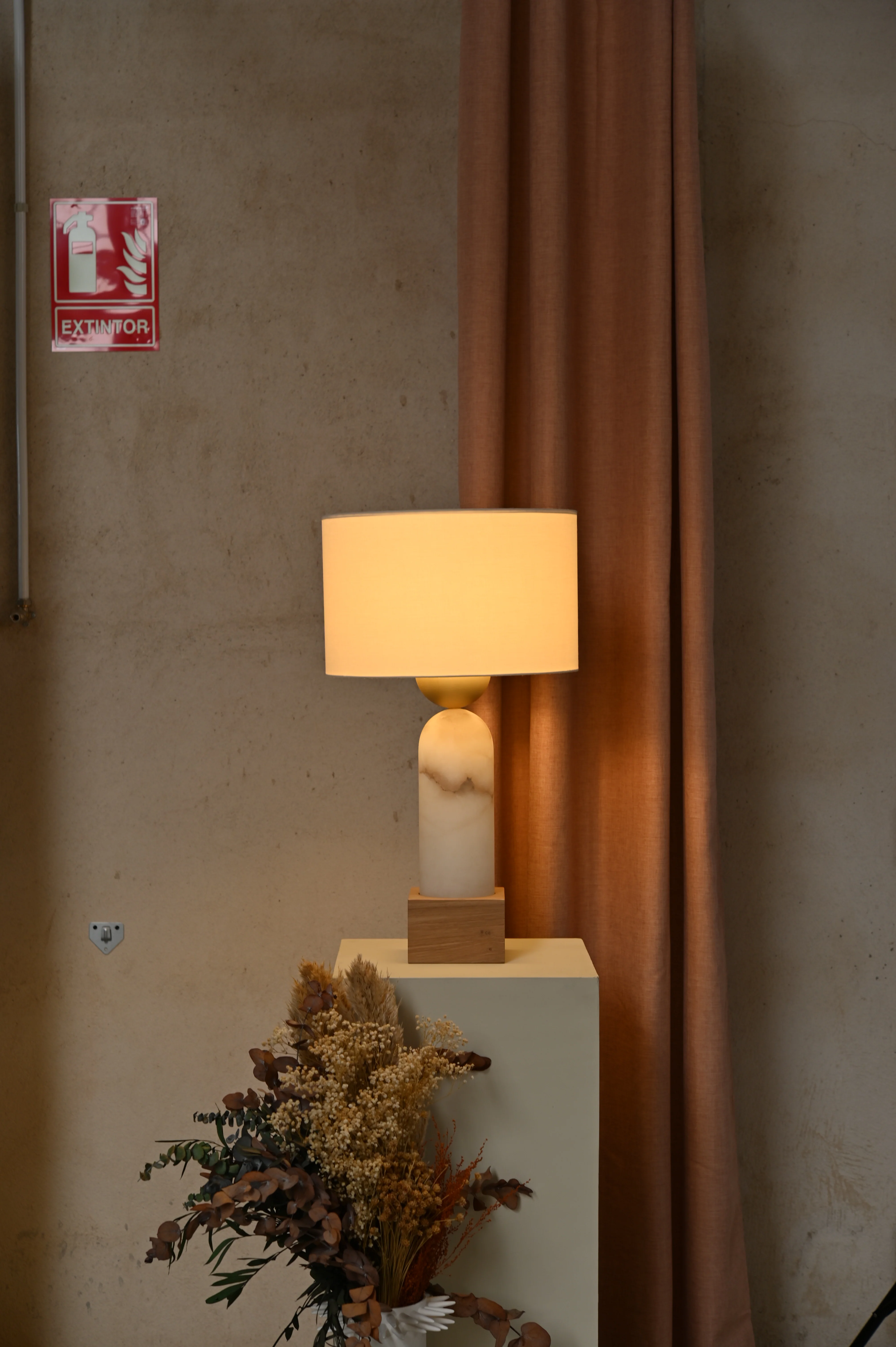 Lampa stołowa PEONA KELO biały alabaster - Image 2
