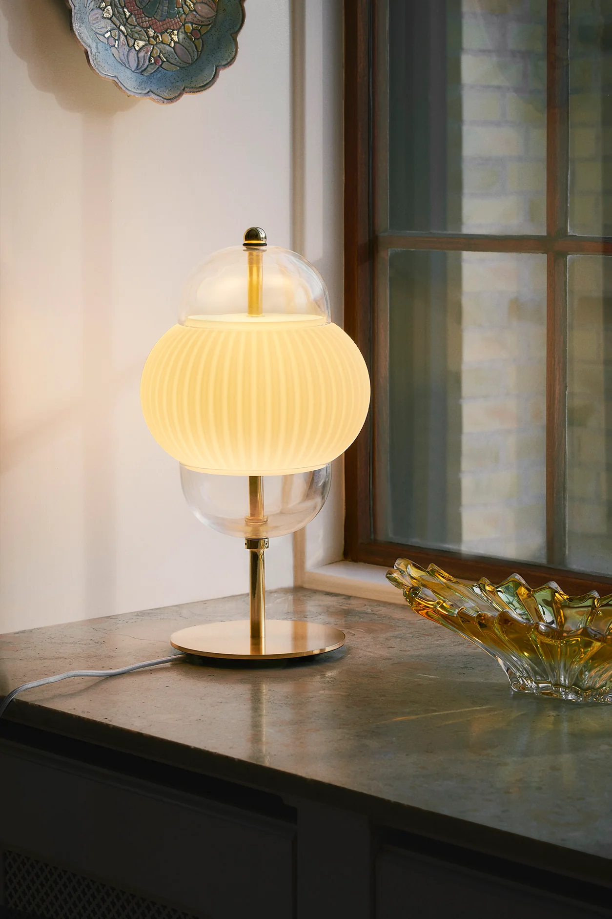 Lampa stołowa SHAHIN biały ze złotym wykończeniem - Image 4