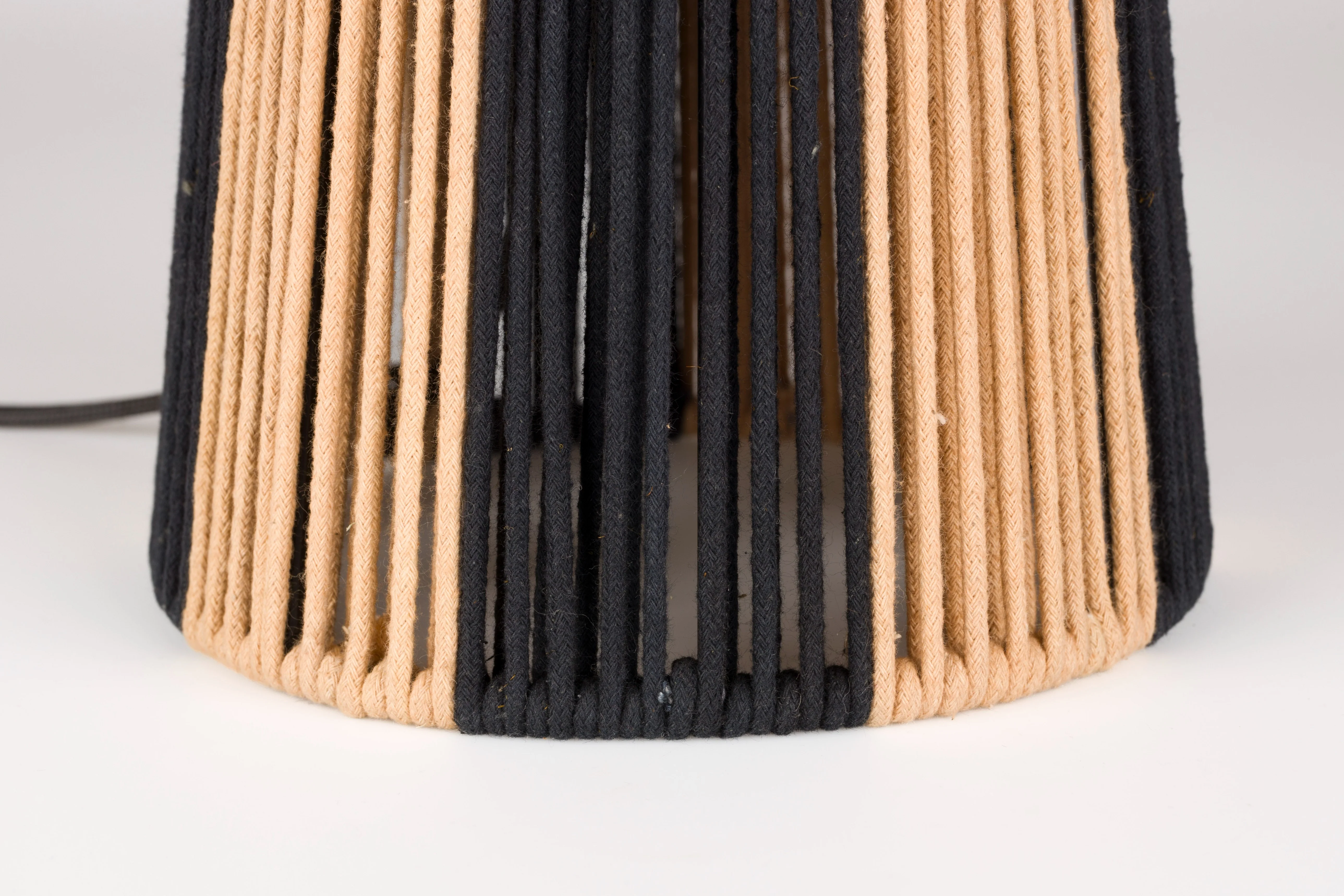 Lampa stołowa STRIPE IT UP jasnobrązowy z czarnym - Image 5