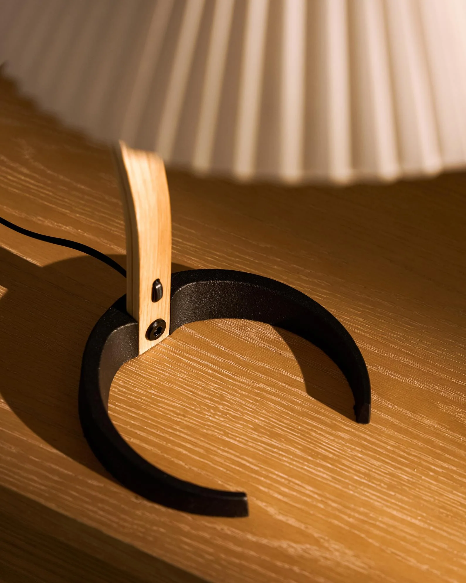 Lampa stołowa TIMBERLINE drewno dębowe z białym kloszem - Image 5