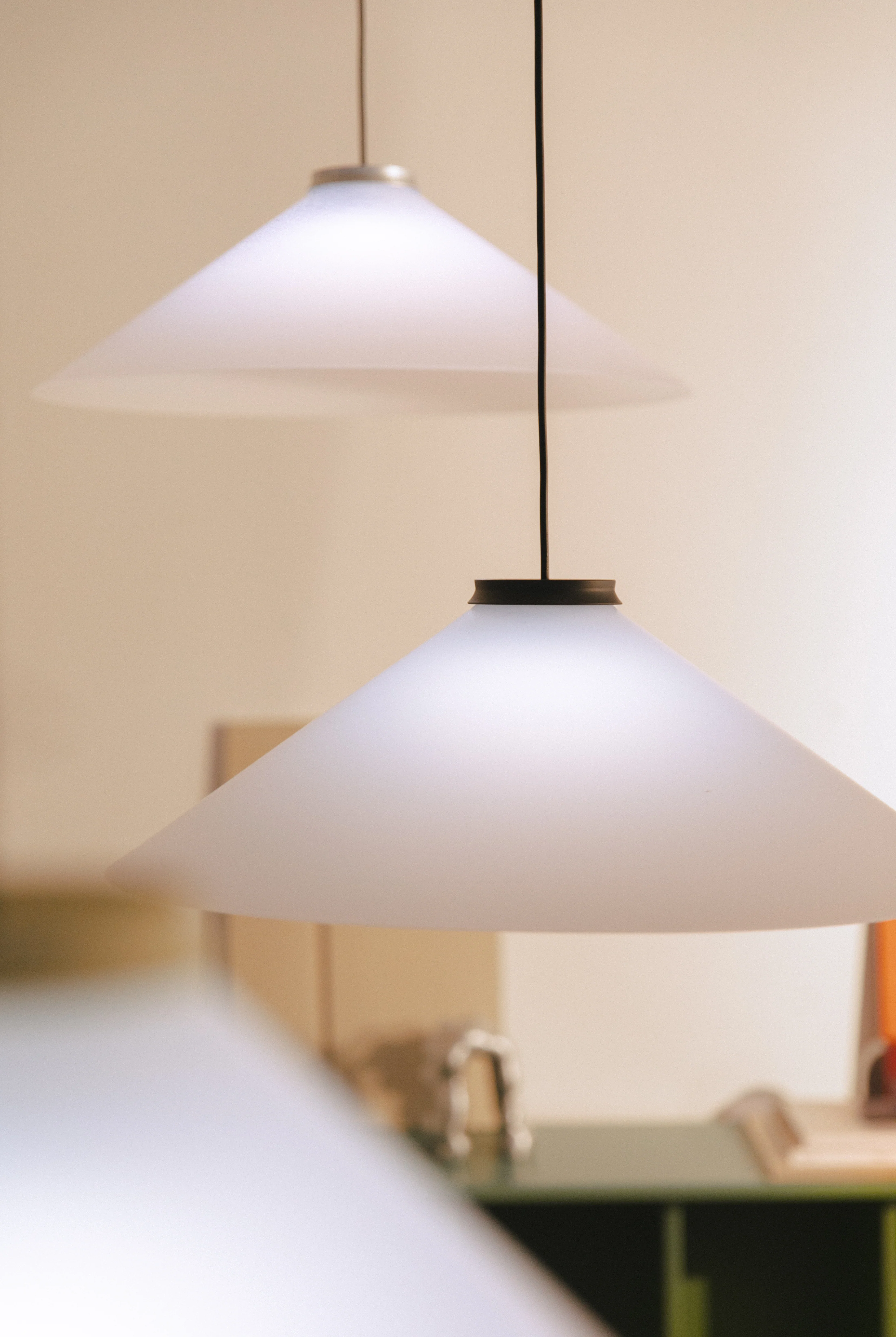 Lampa wisząca ALINE czarny z białym kloszem - Image 5