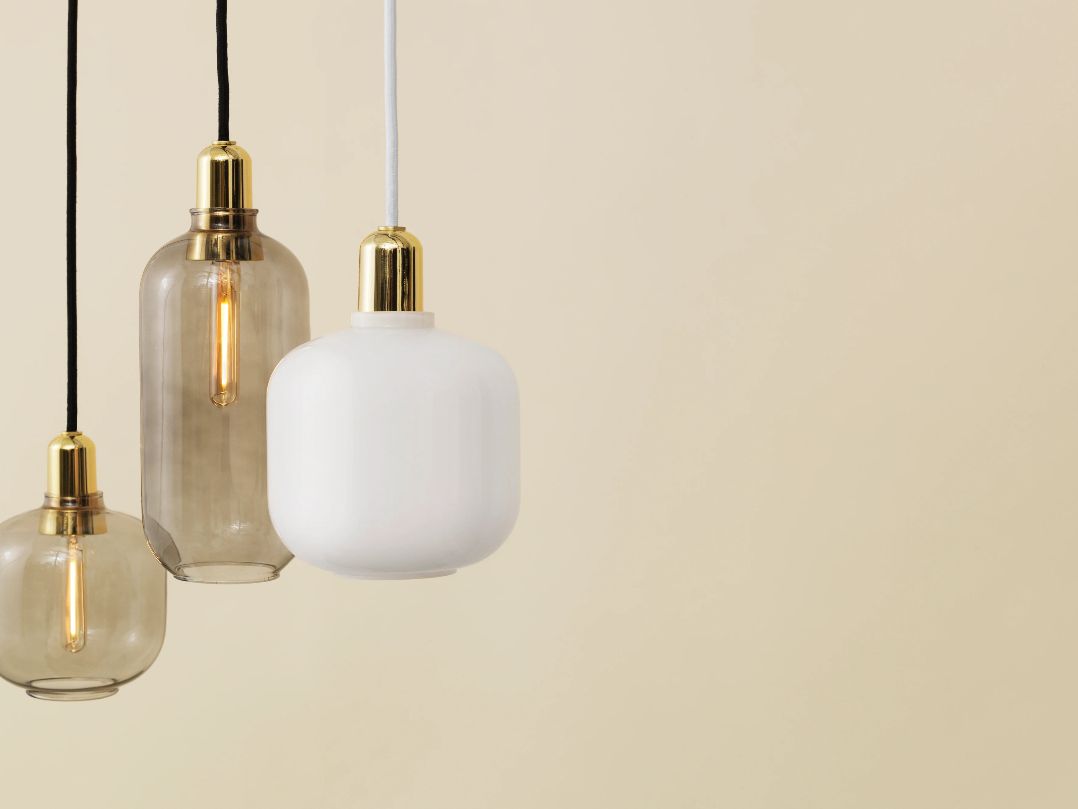 Lampa wisząca AMP LARGE szkło dymione ze złotym wykończeniem - Image 5