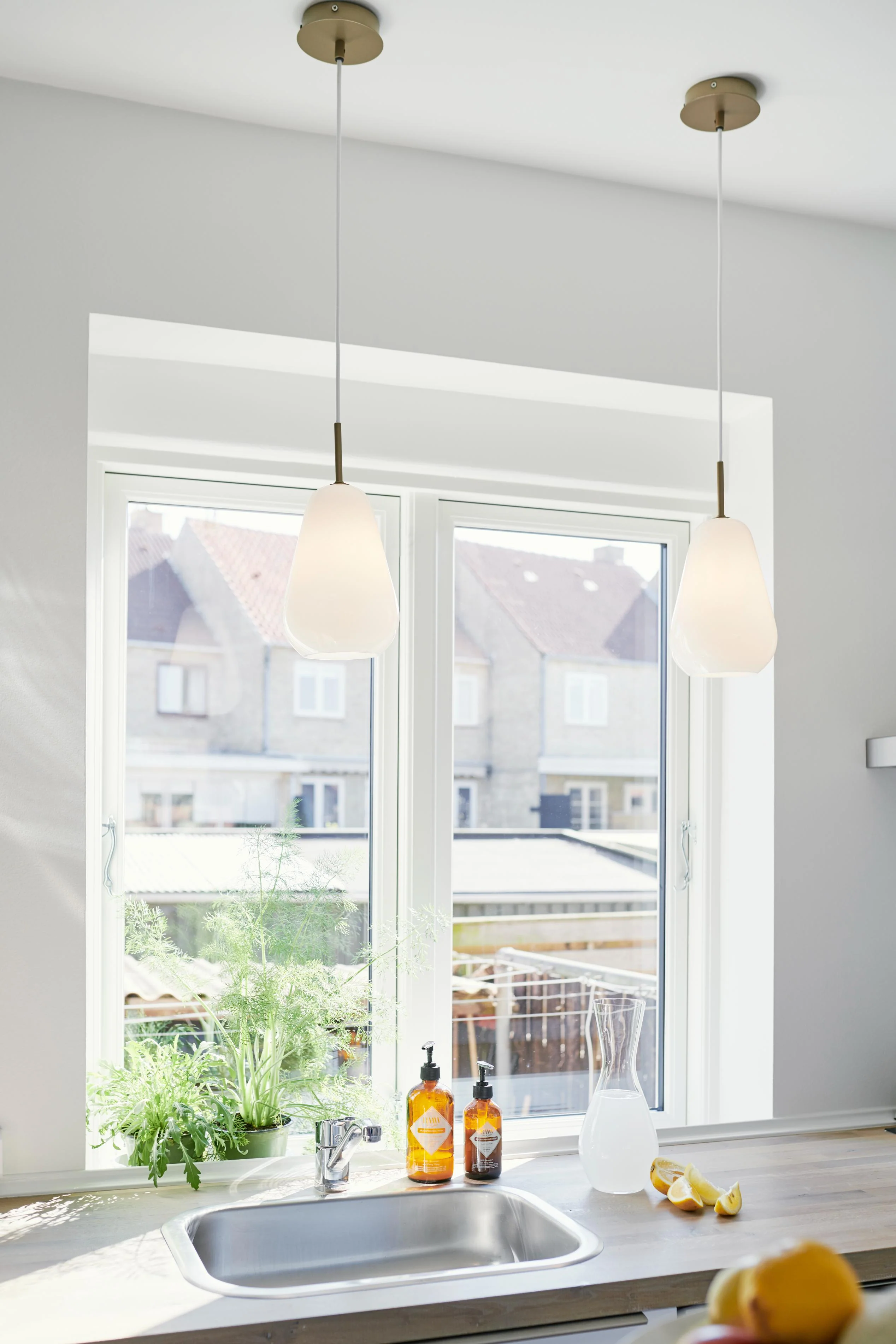 Lampa wisząca ANOLI złoty z opalowym szkłem - Image 6