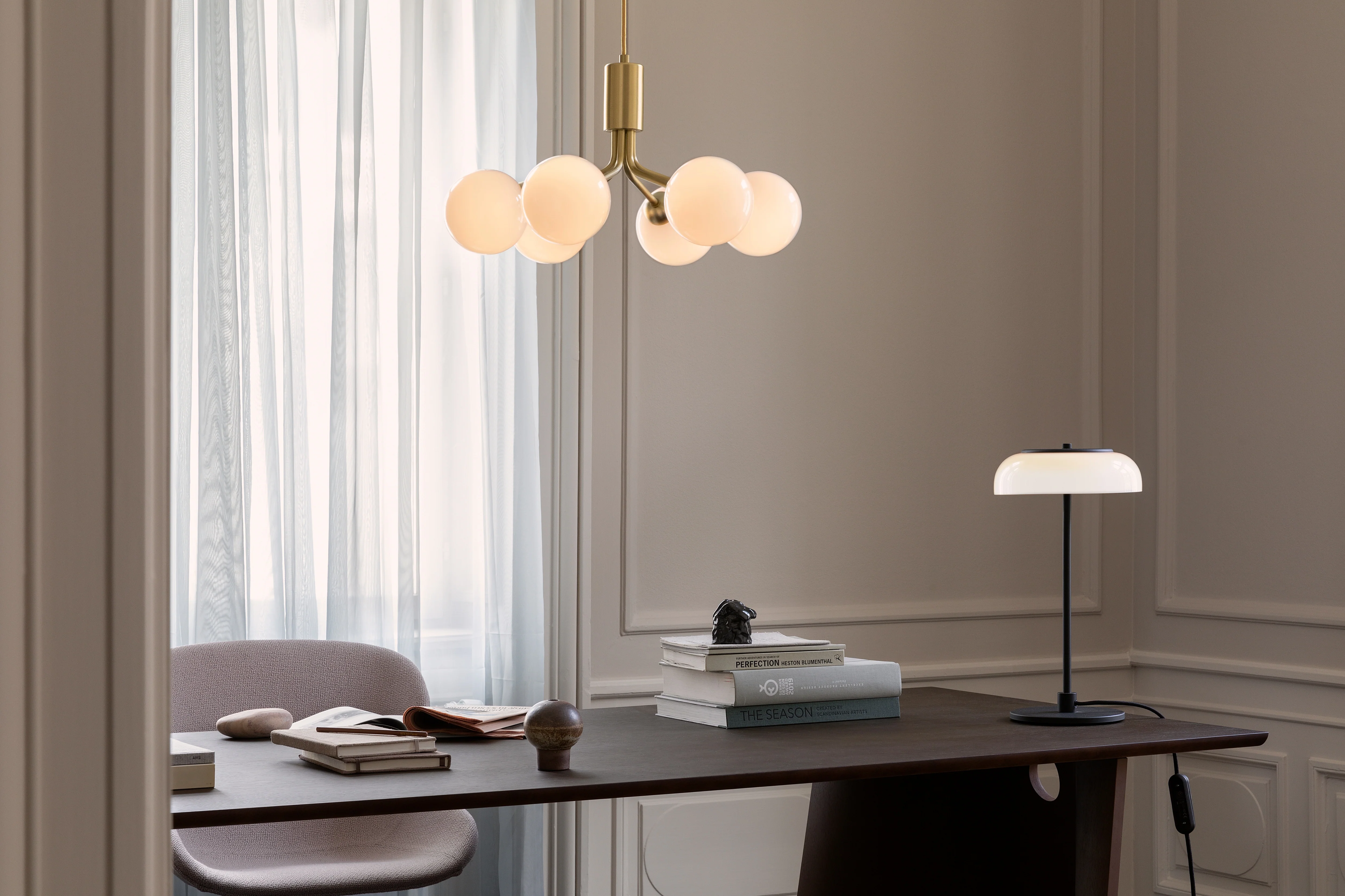 Lampa wisząca APIALES 6 czarny z opalowym szkłem - Image 3