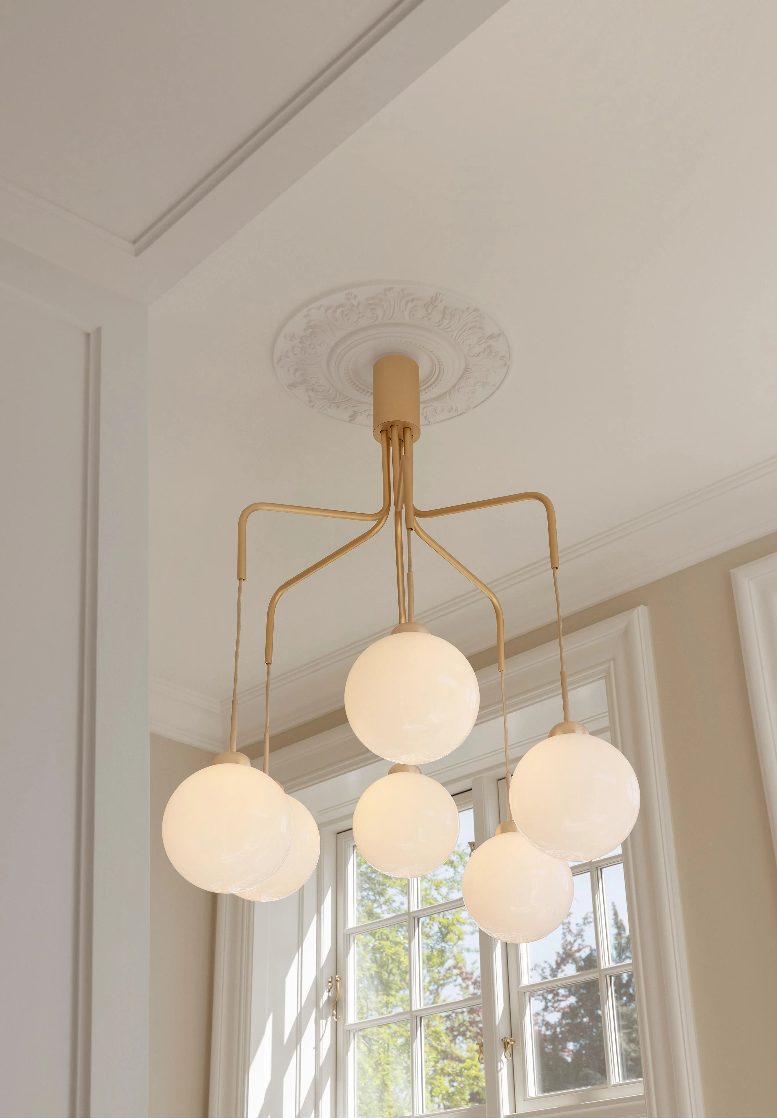 Lampa wisząca APIALES CLUSTER 6 czarny z opalowym szkłem - Image 4