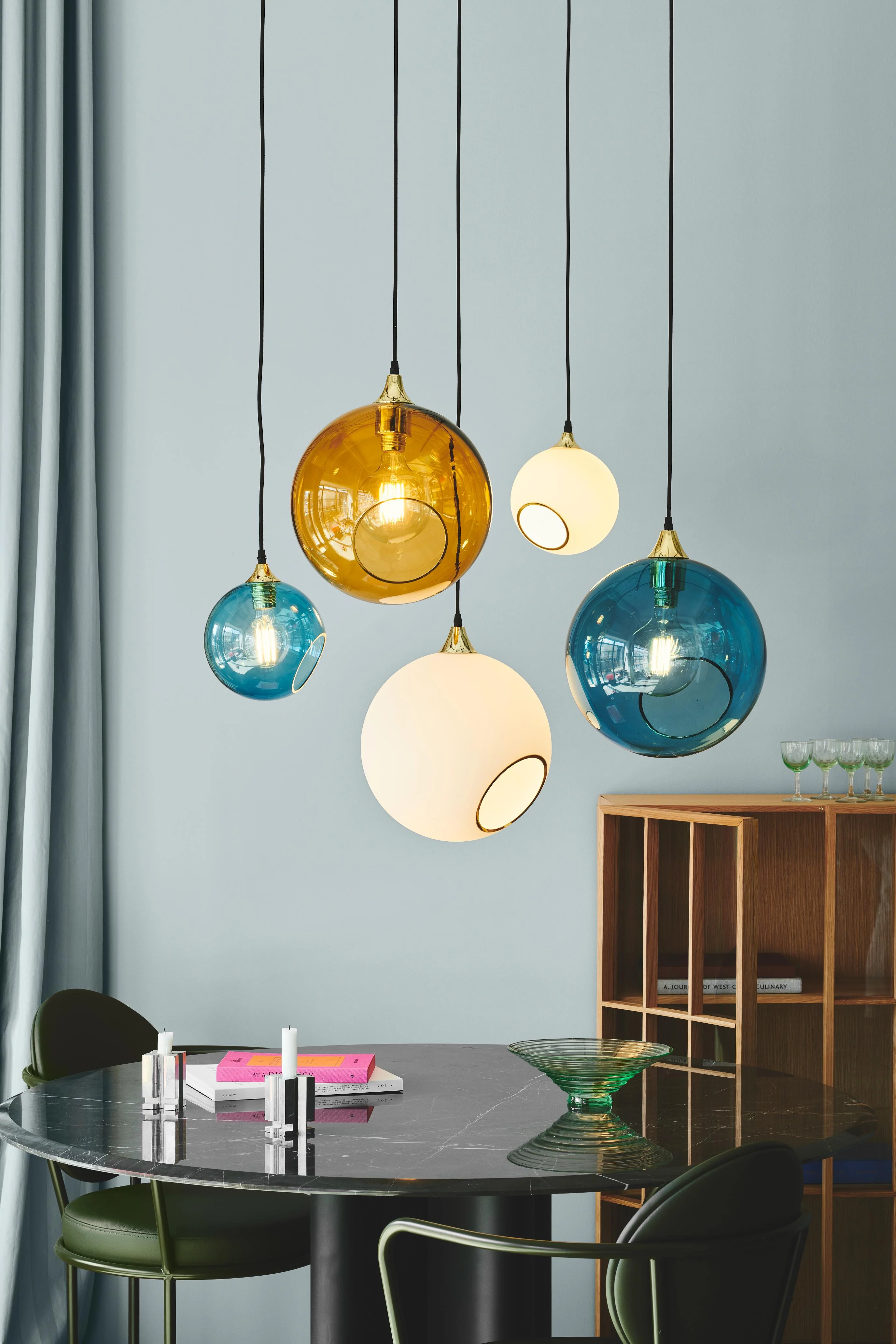 Lampa wisząca BALLROOM błękitny ze złotym wykończeniem - Image 2