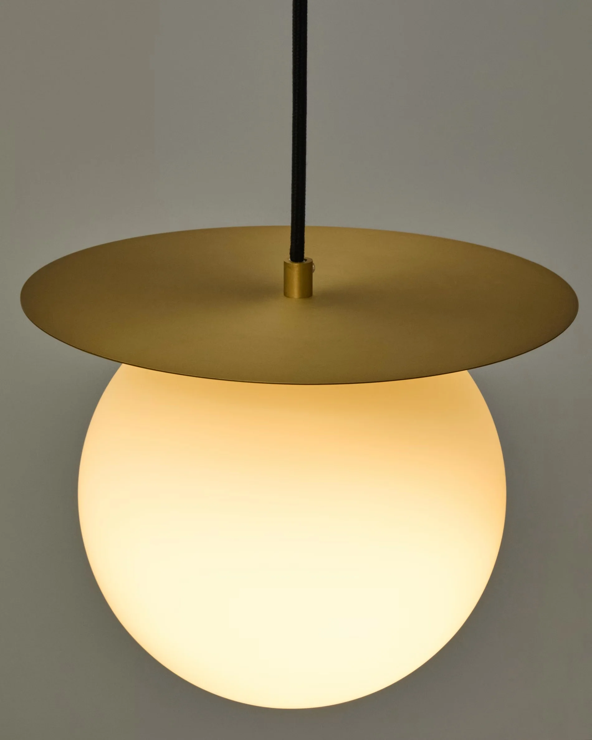 Lampa wisząca z tarczą BRISIA szczotkowany mosiądz - Image 3