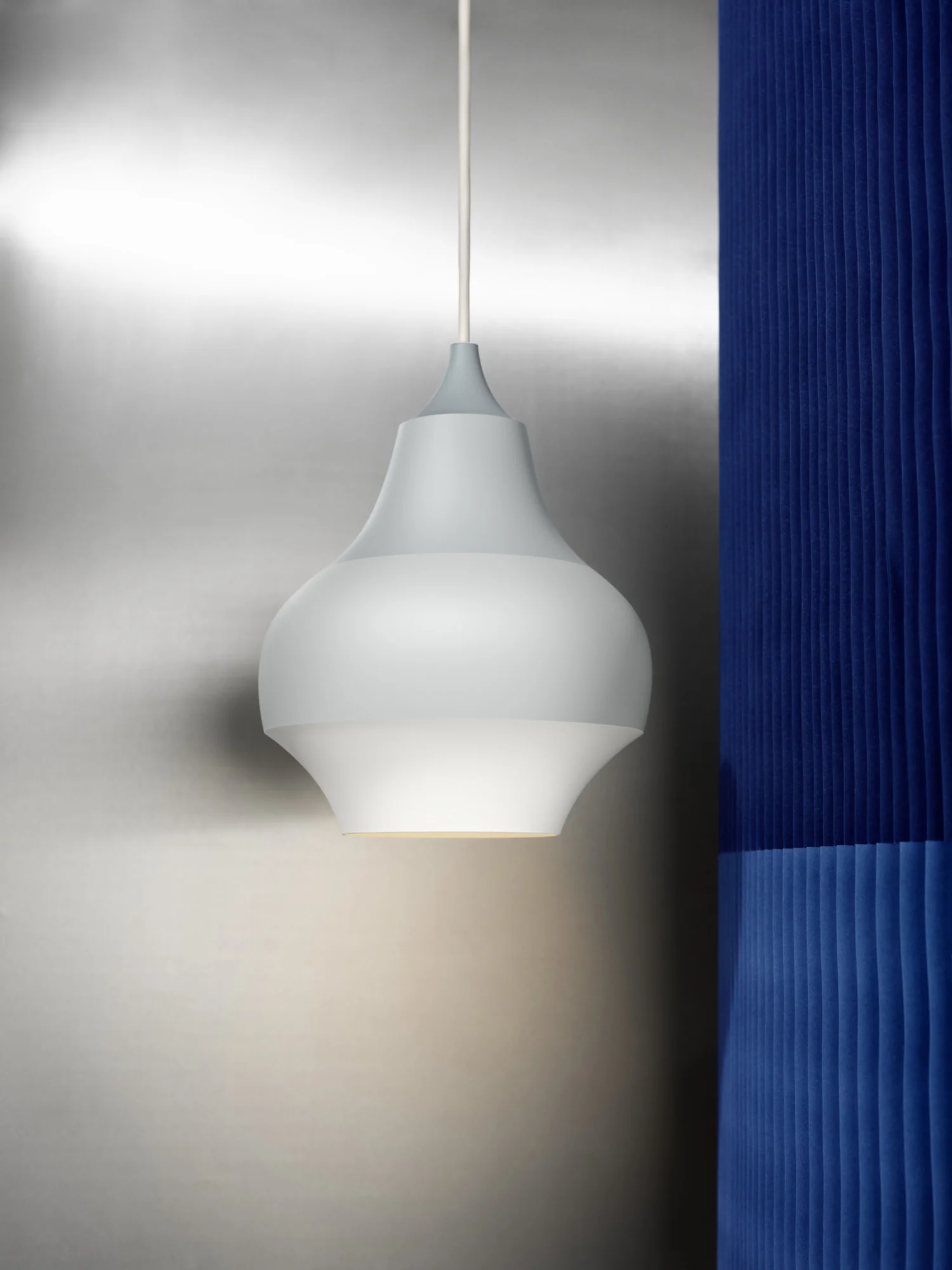 Lampa wisząca CIRQUE biały z szarą końcówką - Image 6