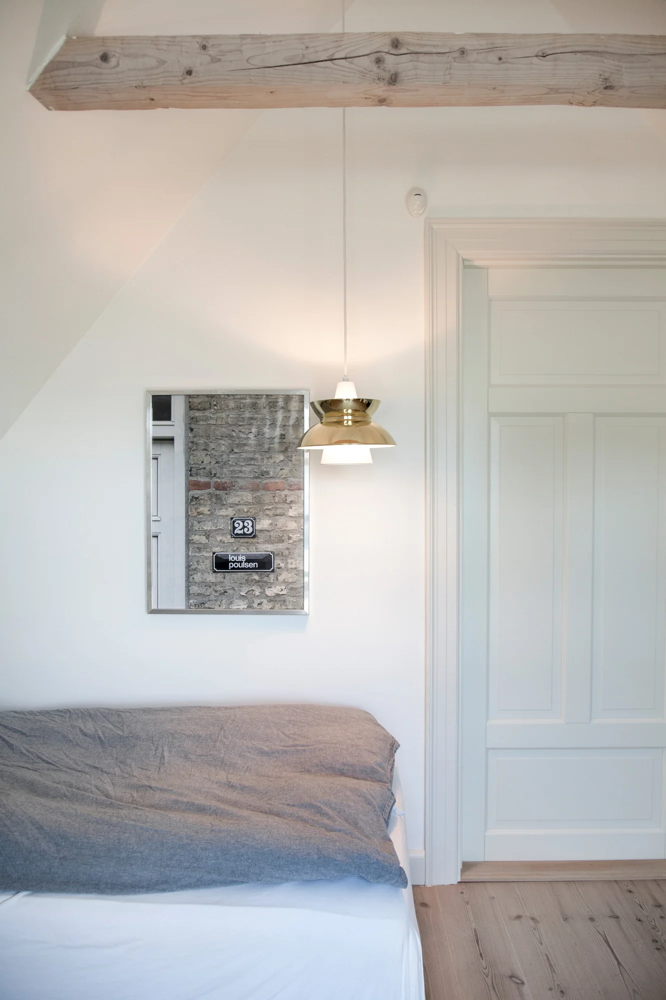 Lampa wisząca DOO-WOP biały z mosiężnym wykończeniem - Image 2