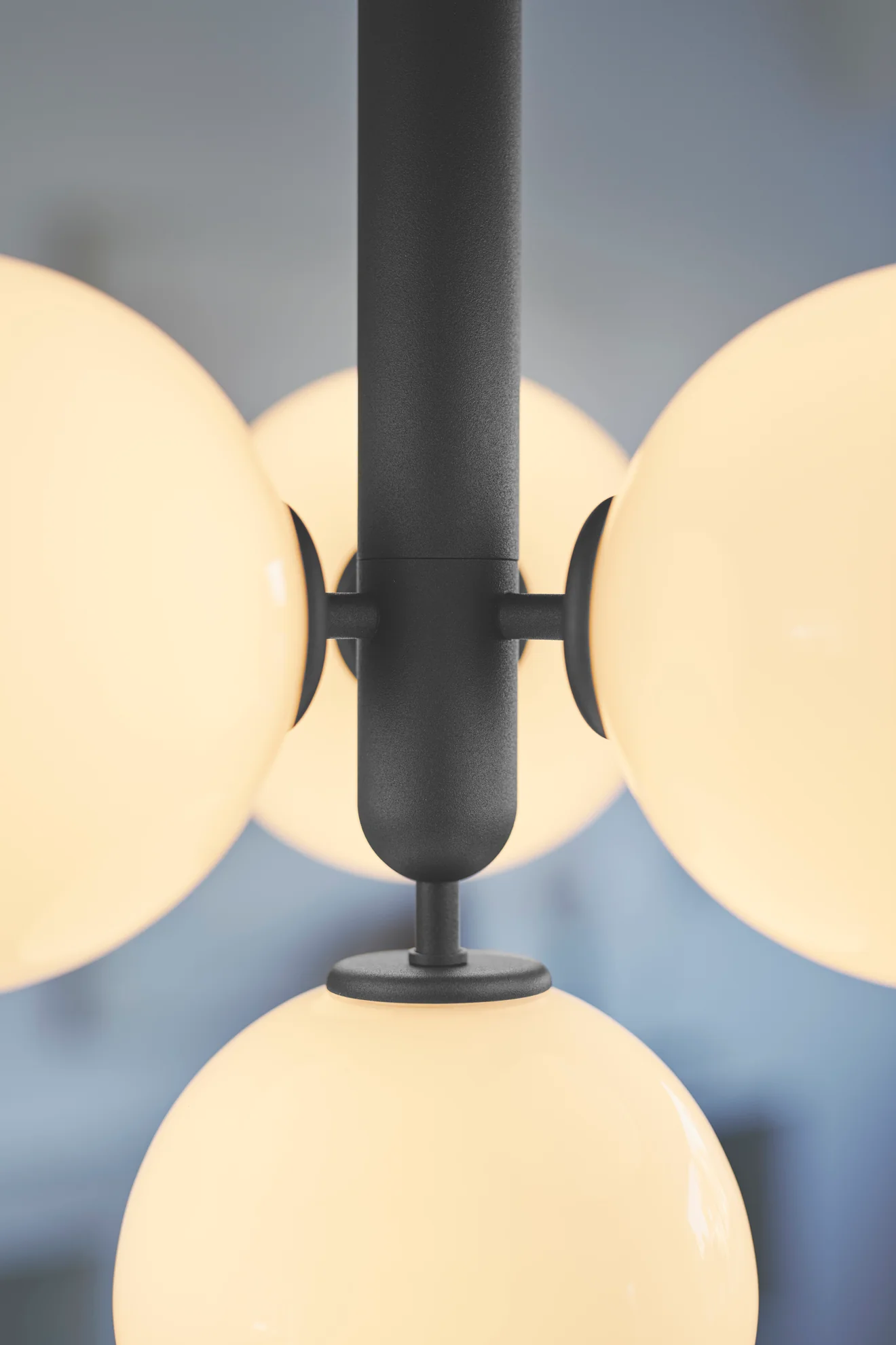 Lampa wisząca MIIRA 4 grafitowy z opalowym szkłem - Image 6