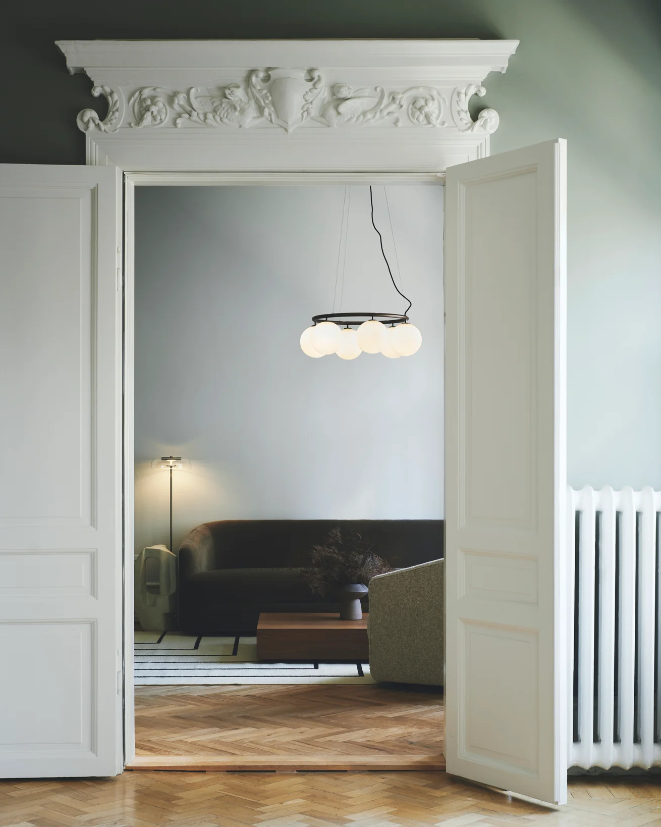 Lampa wisząca MIIRA 6 CIRCULAR ciemnobrązowy z opalowym szkłem - Image 6