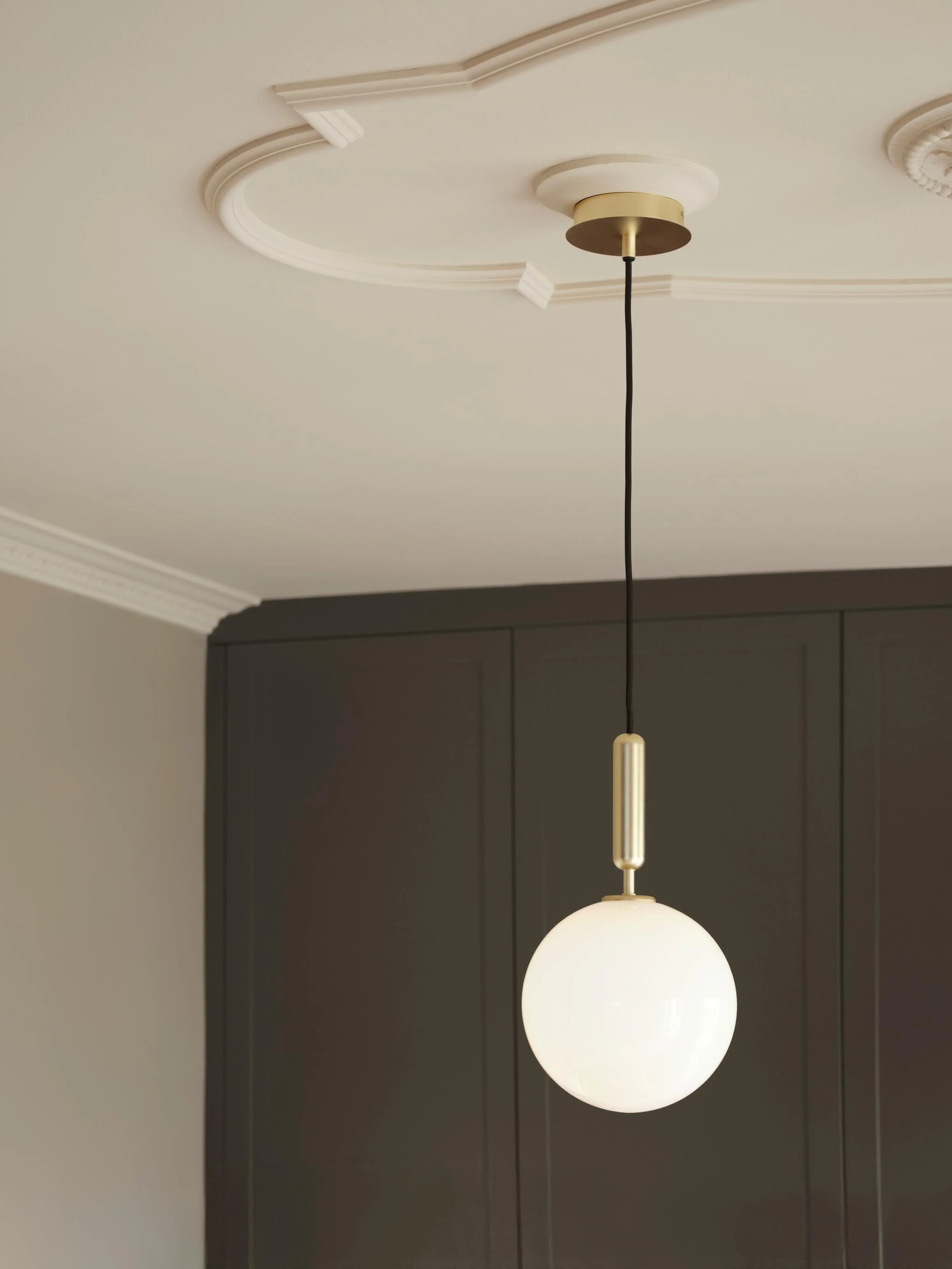 Lampa wisząca MIIRA mosiężny z opalowym szkłem - Image 2