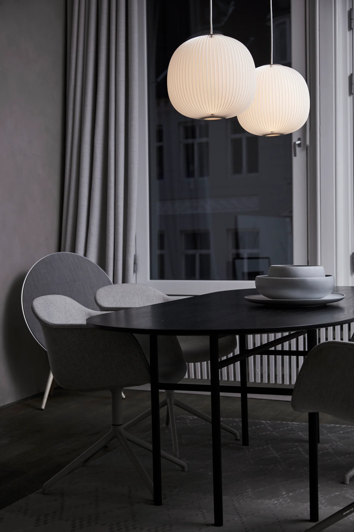 Lampa wisząca MODEL 134 LAMELLA 3 biały z czarnym wykończeniem - Image 5