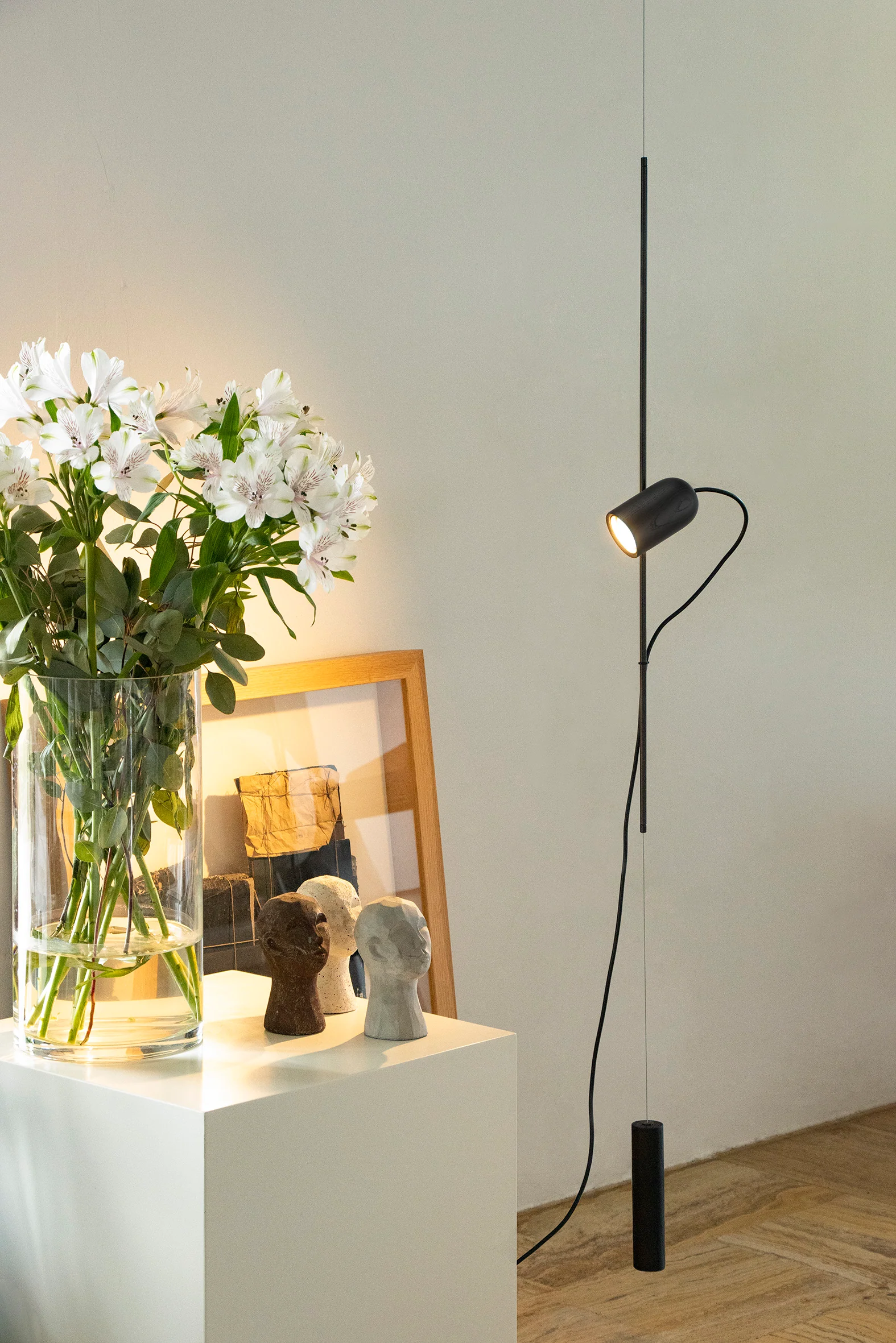 Lampa wisząca ONFA czarne drewno jesionowe z grafitowym wykończeniem - Image 2